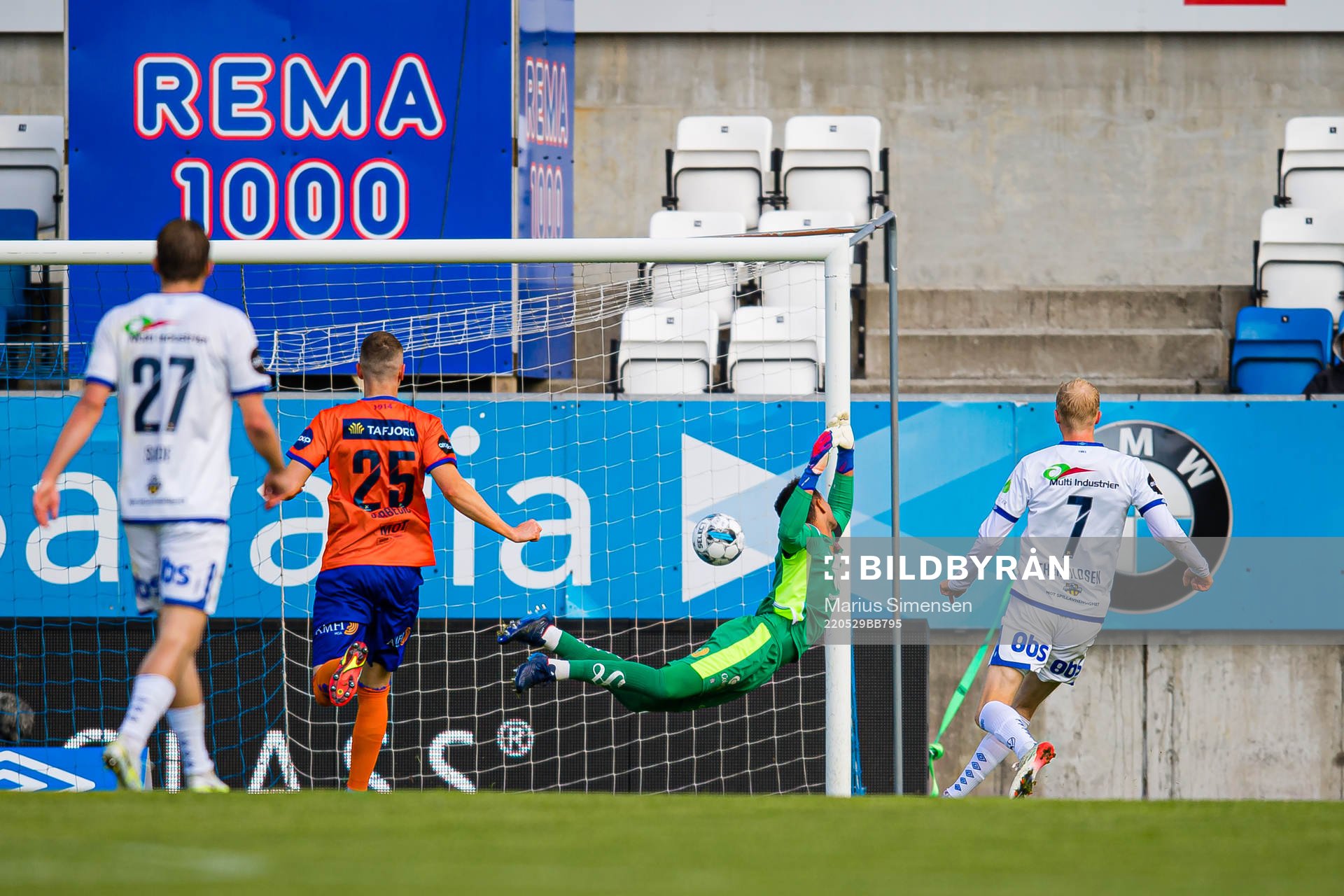 Peter Nysted Therkildsen of Haugesund scores the 1-1 goal