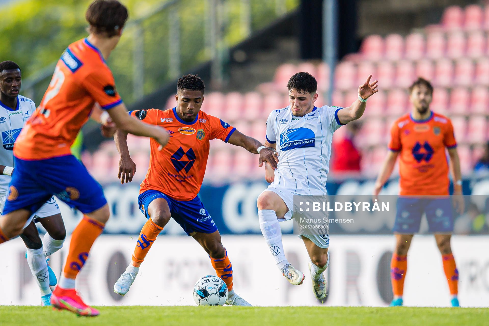 Erikson Spinola Lima of Aalesund and Christos Zafeiris of