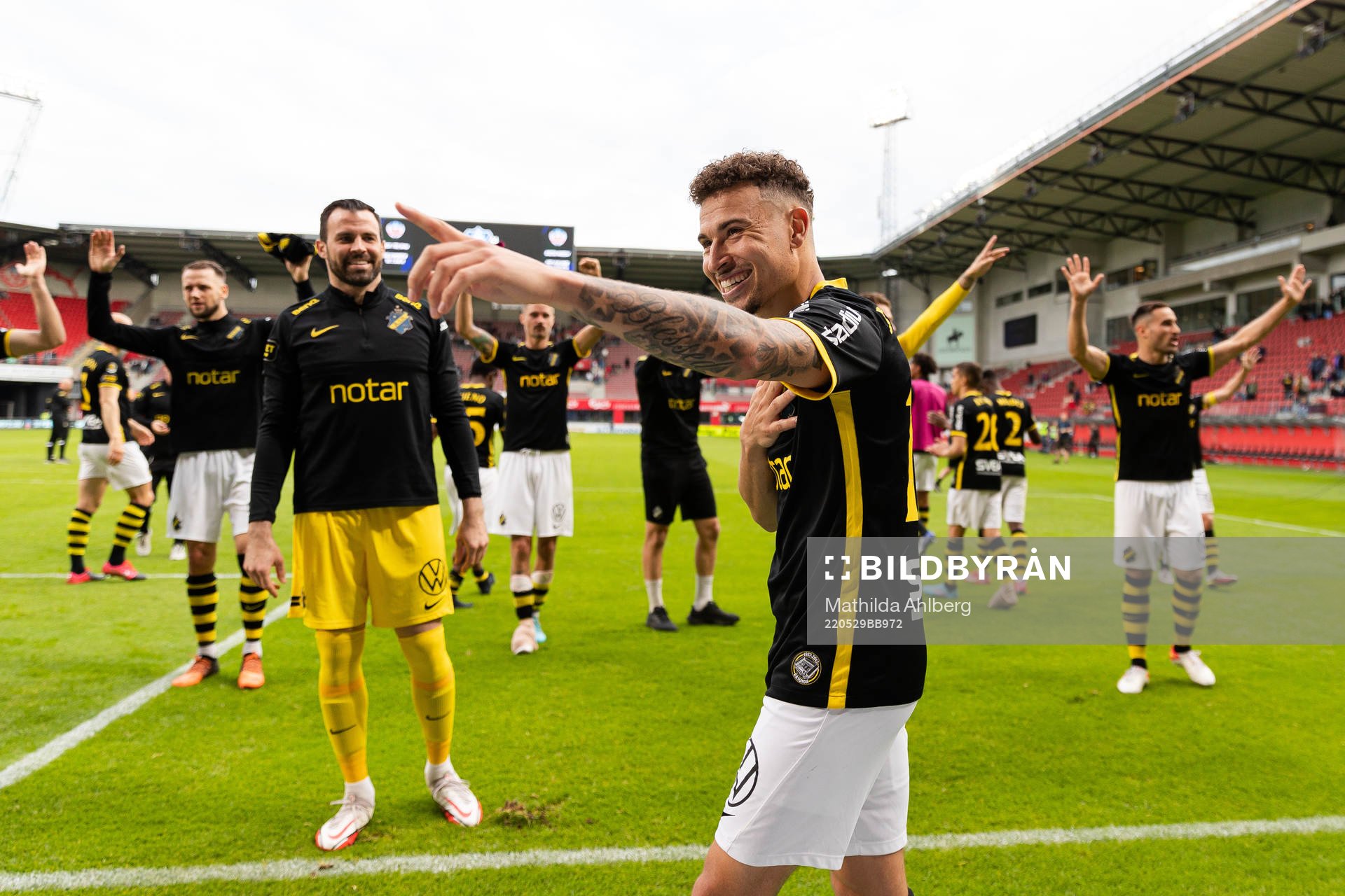 s Jordan Larsson jublar