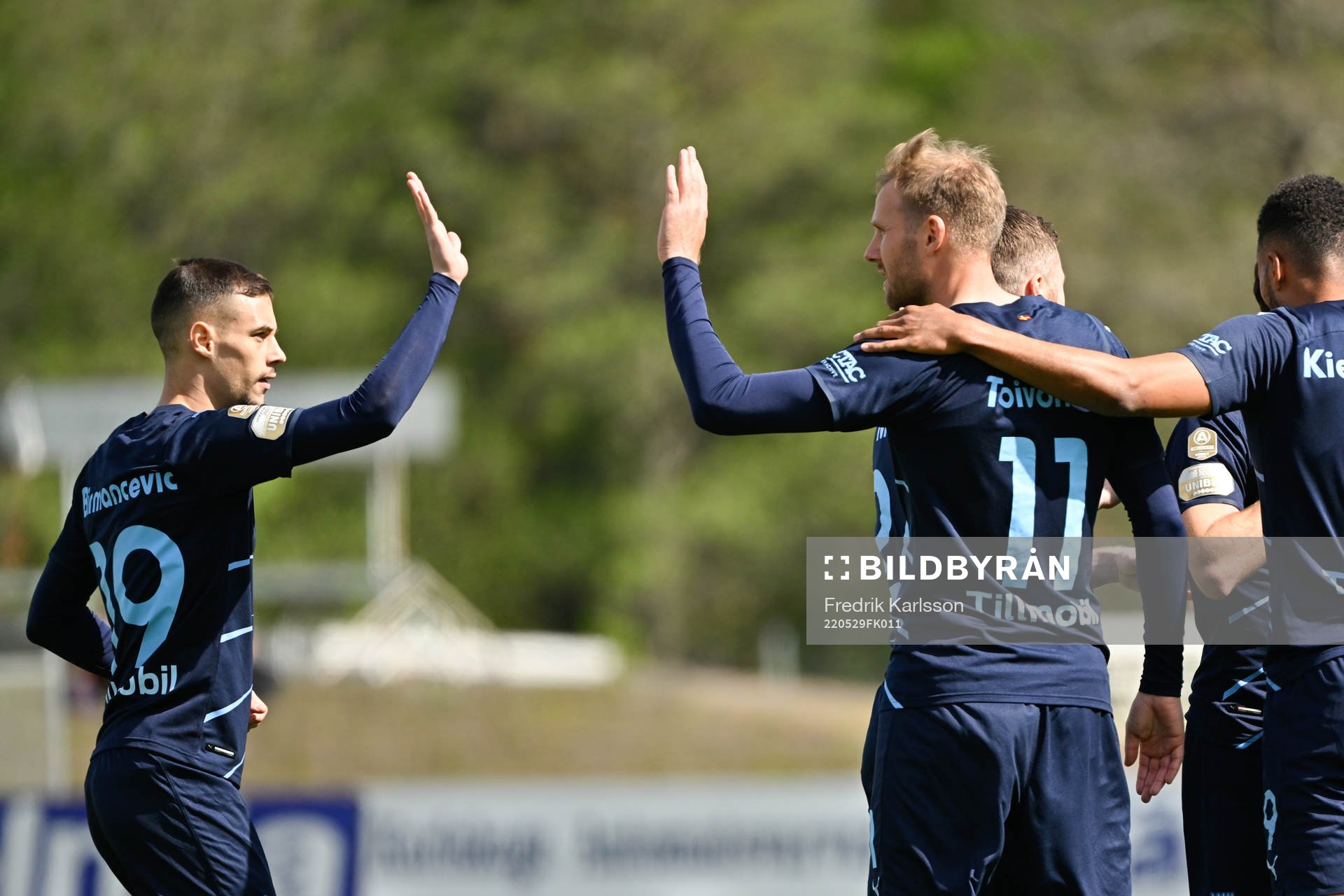 Malmö FFs Veljko Birmancevic och Ola Toivonen jublar