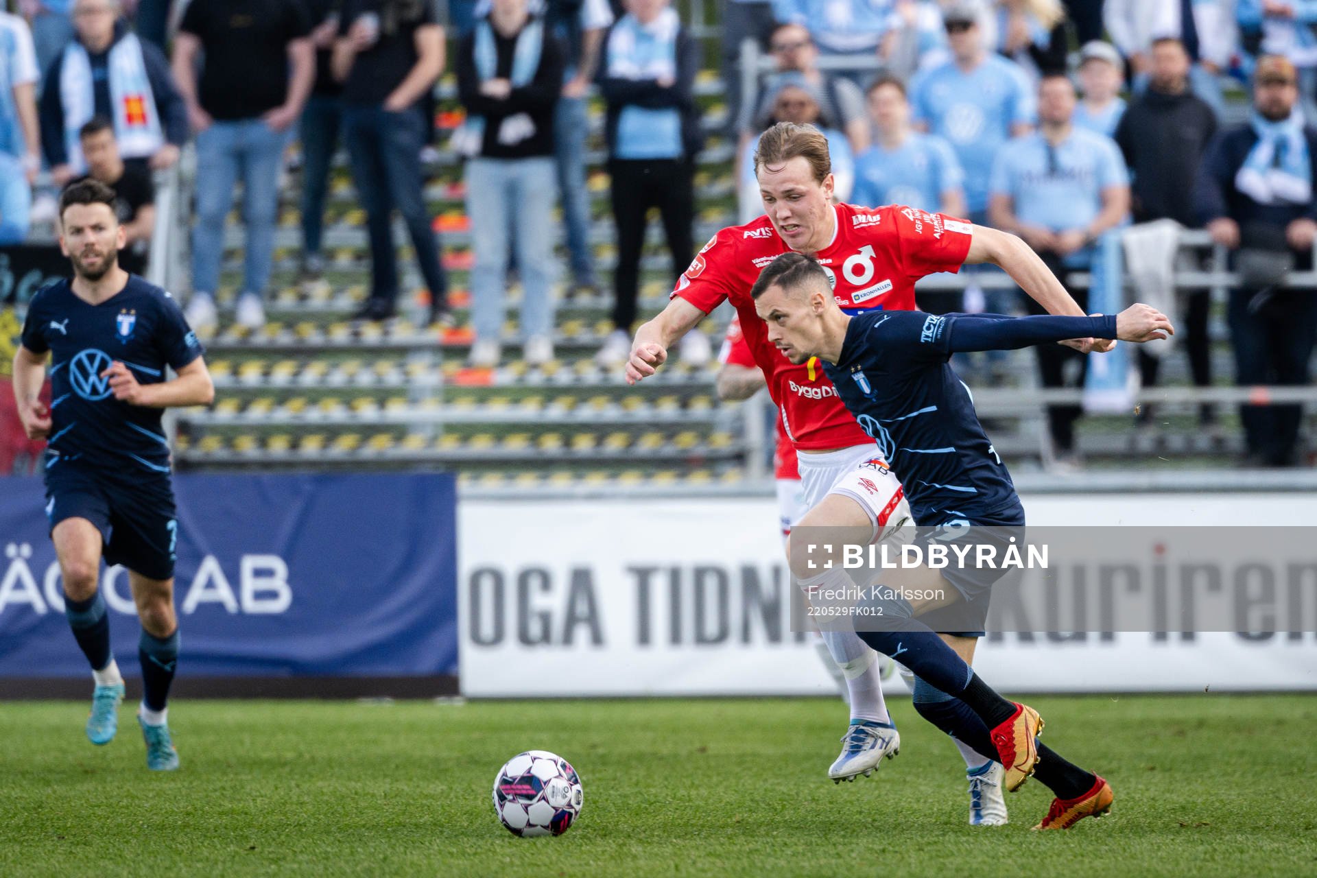 Degerfors Adam Carlén och Malmö FFs Veljko Birmancevic