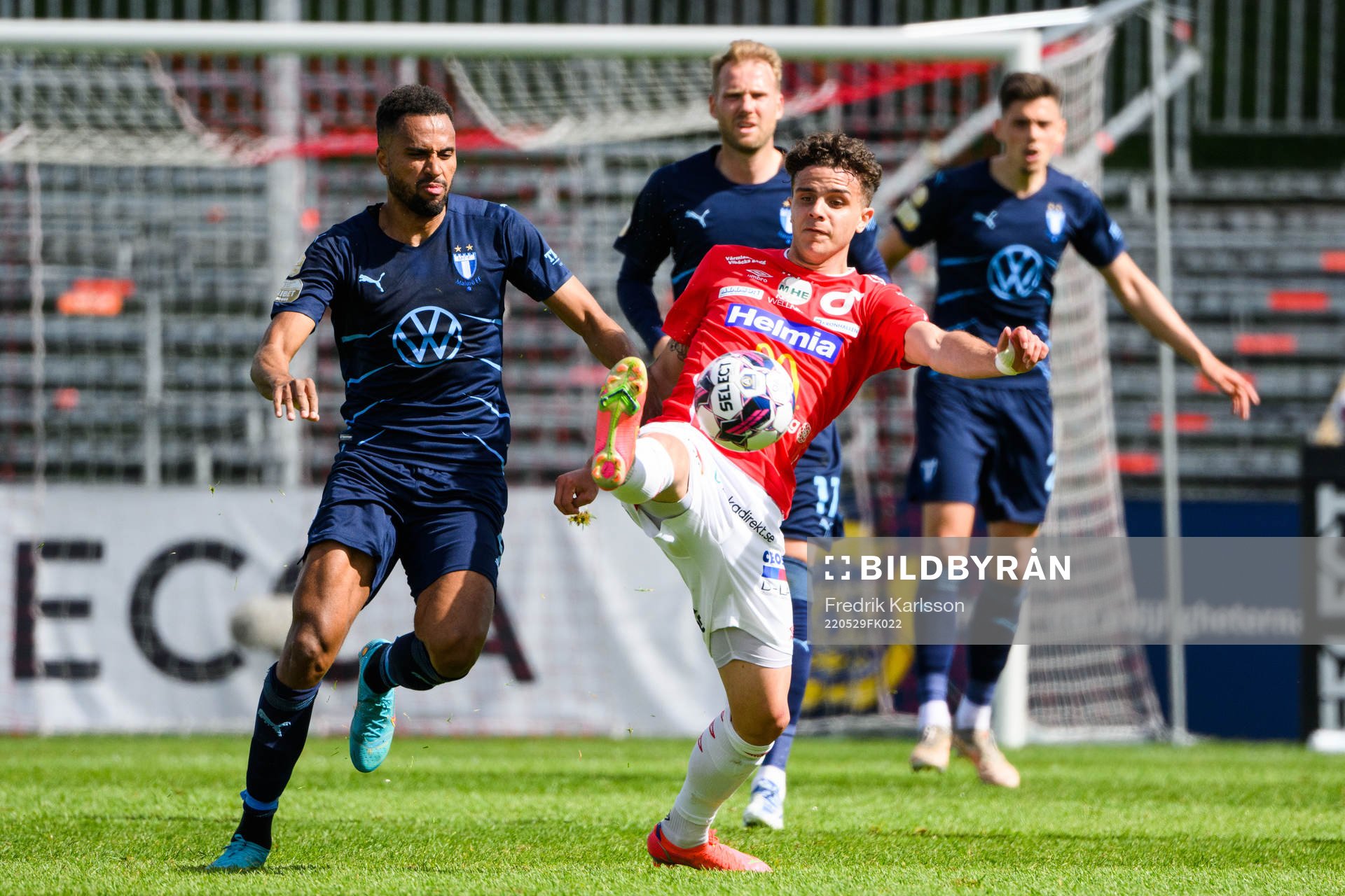 Malmö FFs Isaac Kiese Thelin och Degerfors Justin Salmon