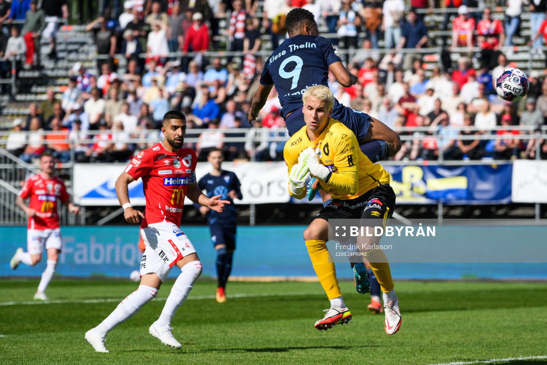 Malmö FFs Isaac Kiese Thelin och Degerfors målvakt Alfie
