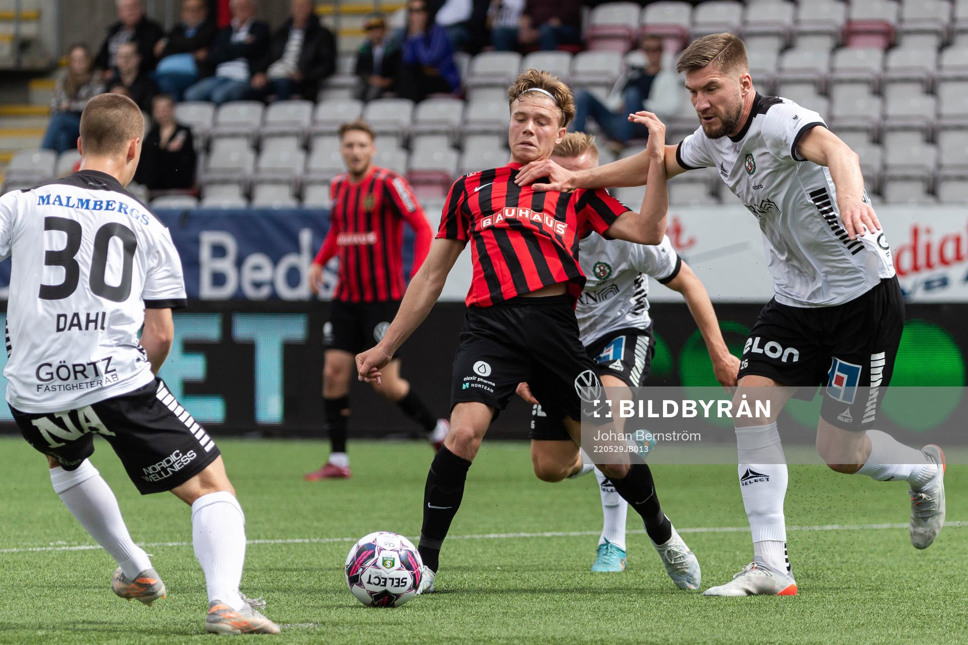 Brommapojkarnas Wilmer Odefalk och Örebros Axel Oskar