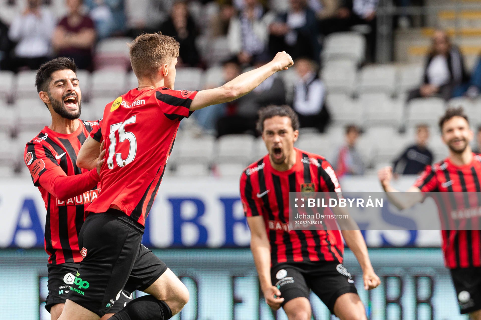 Brommapojkarnas Samuel Leach Holm jublar