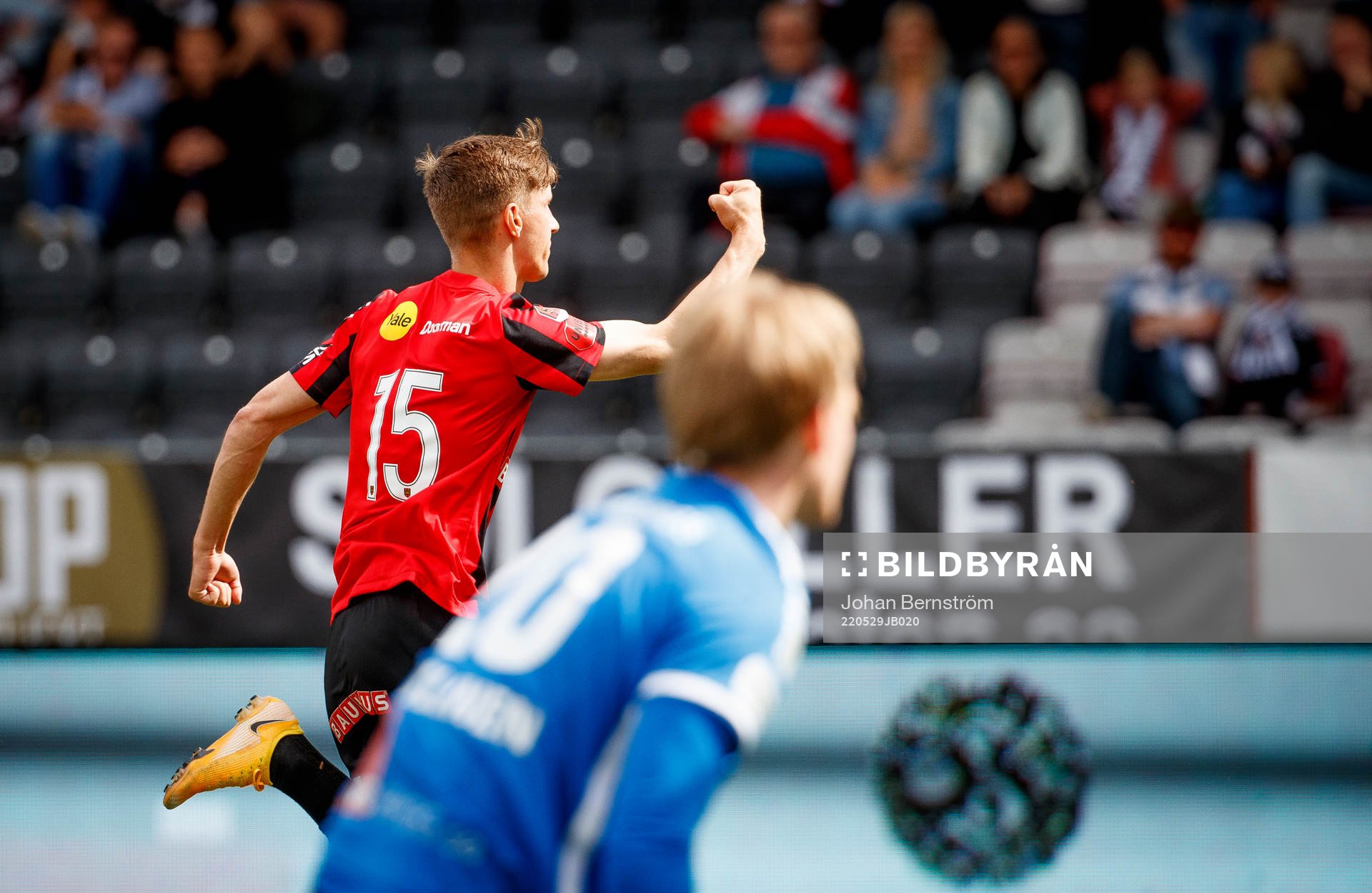Brommapojkarnas Samuel Leach Holm jublar