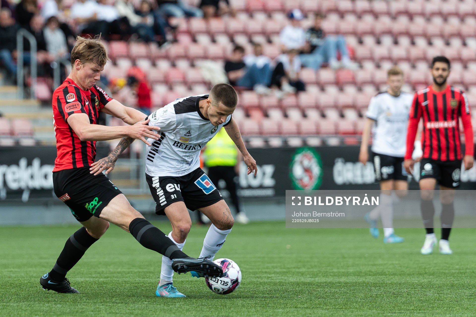 Brommapojkarnas Robin Frej och Örebros Vincent Thill