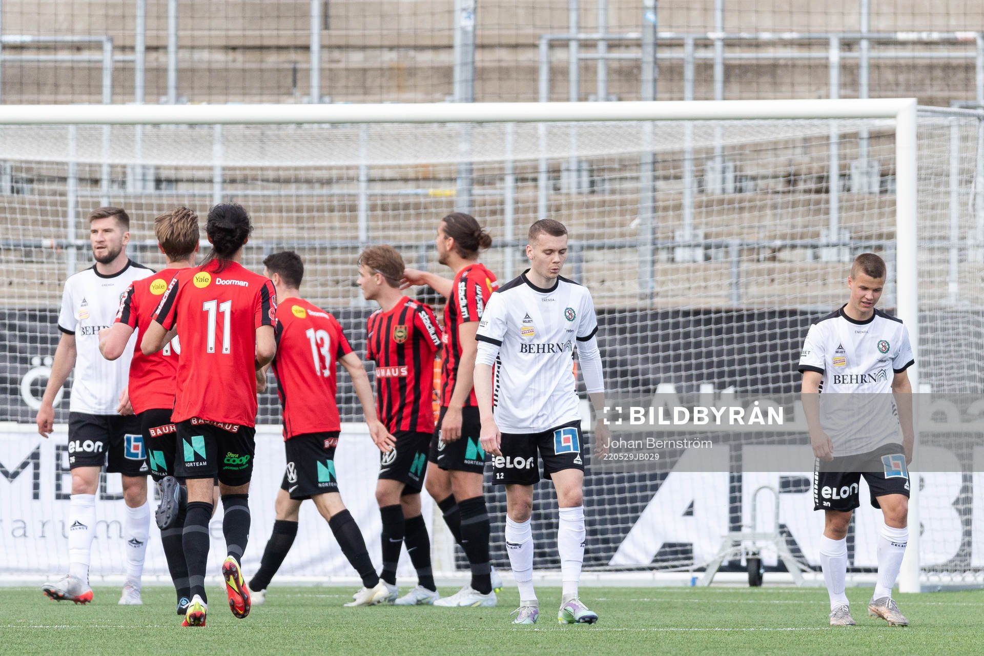 Örebros Jake Larsson och Samuel Dahl deppar