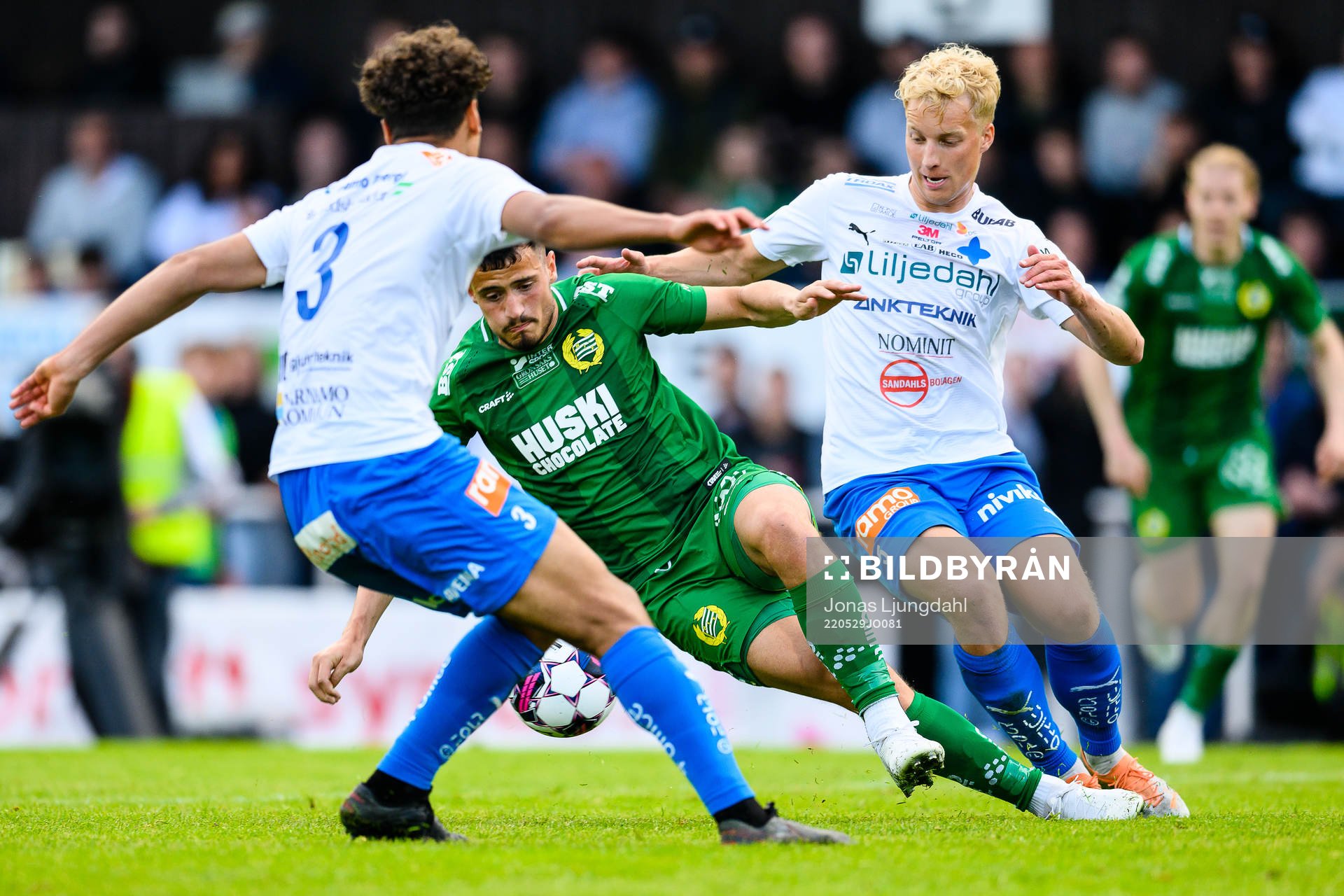 Hammarbys Astrit Selmani och Värnamos Victor Larsson