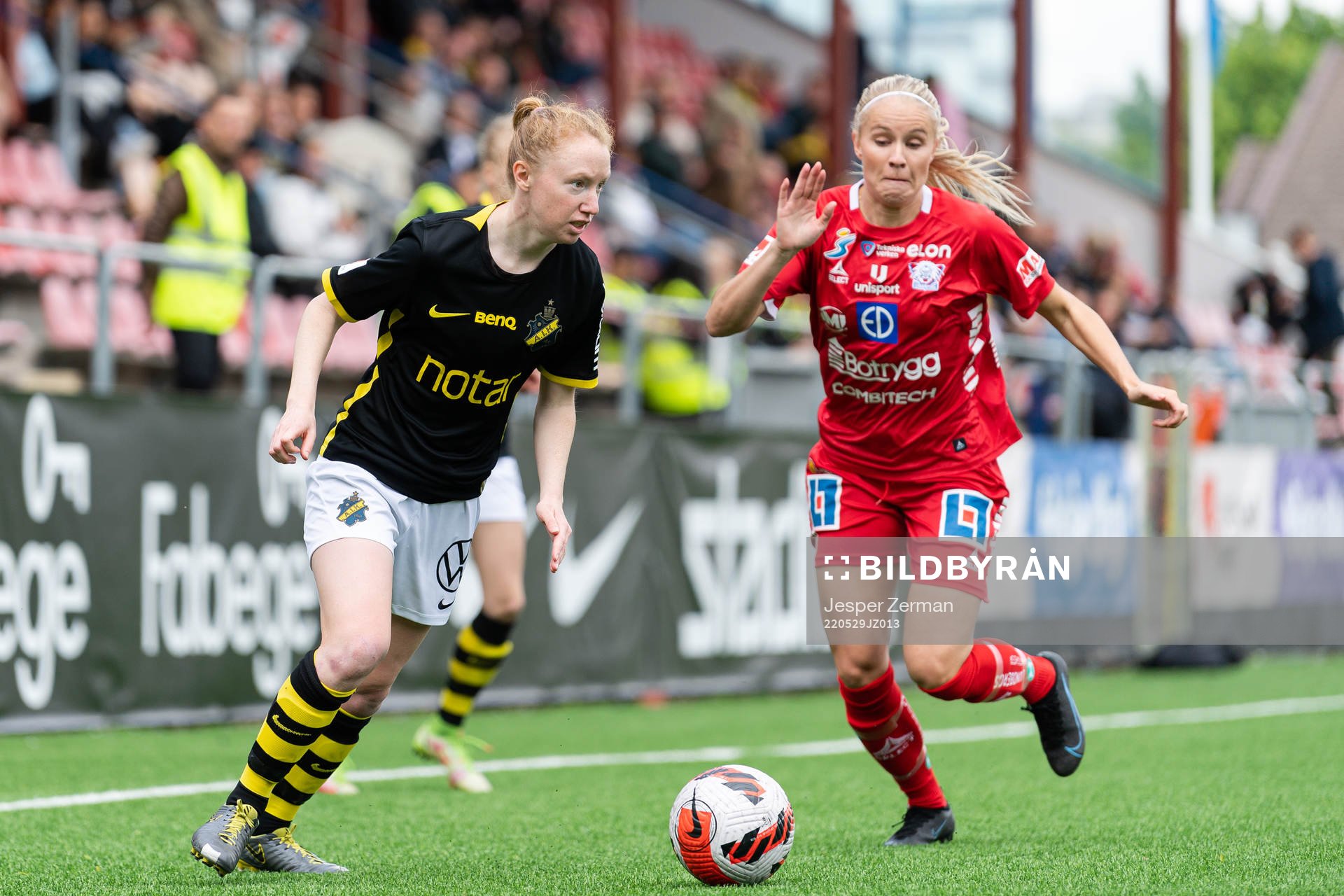 s Caroline Murray och Linköpings Stina Lennartsson