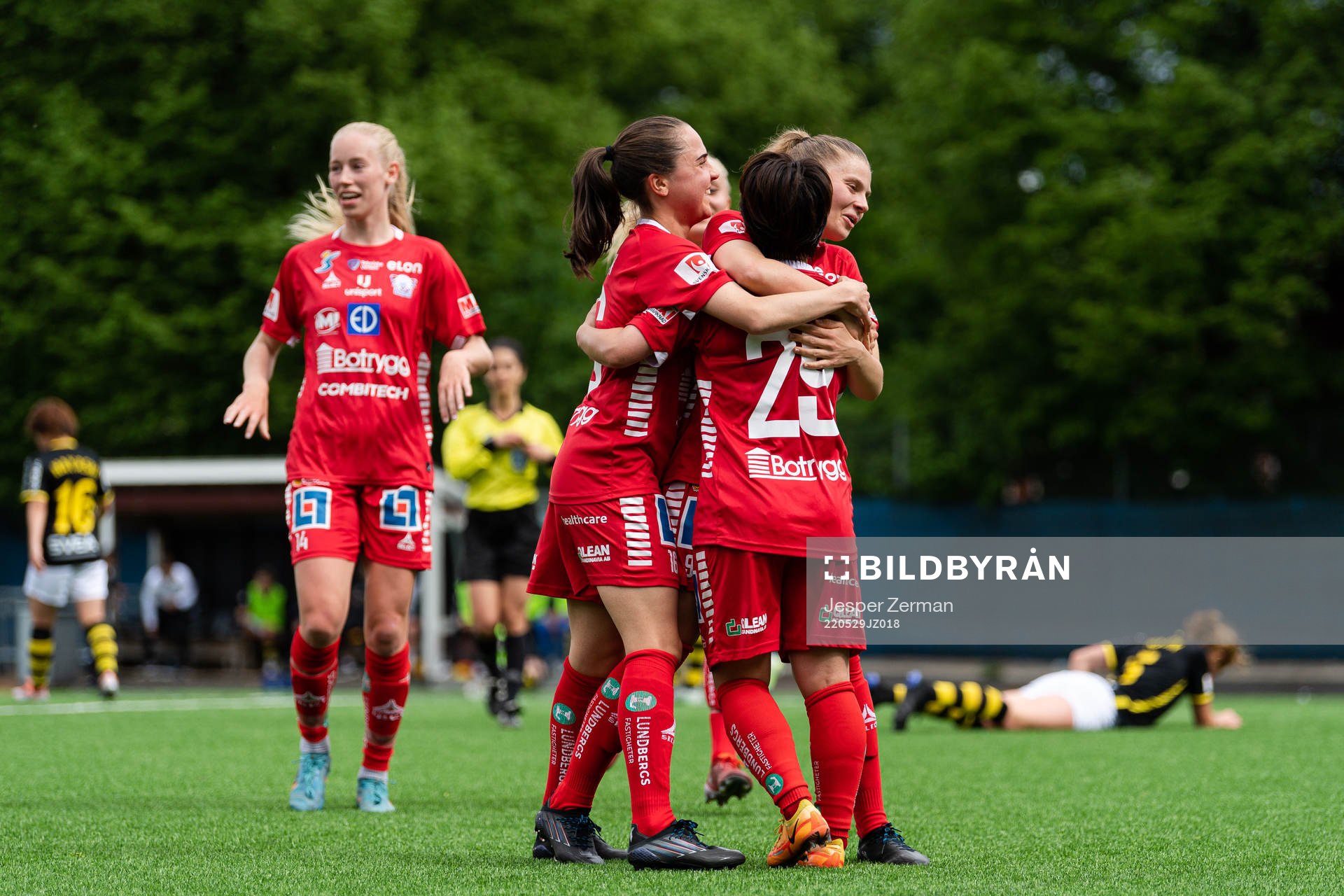Linköpings Therese Simonsson jublar