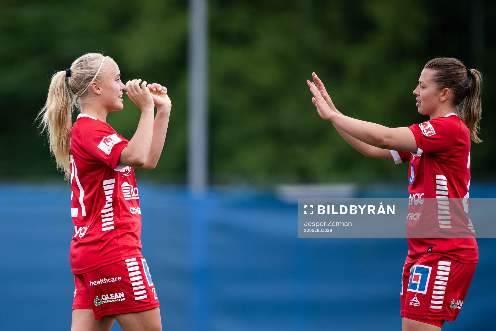 Linköpings Alva Selerud jublar efter 0-4 under fotbollsmatchen i Damallsvenskan mellan AIK och Linköping den 29 maj 2022 i Stockholm. 