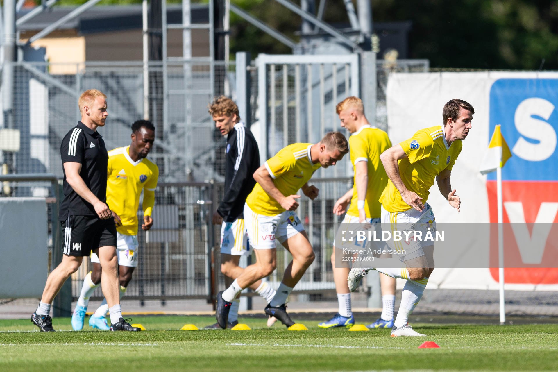 Falkenbergs spelare före fotbollsmatchen i Ettan södra