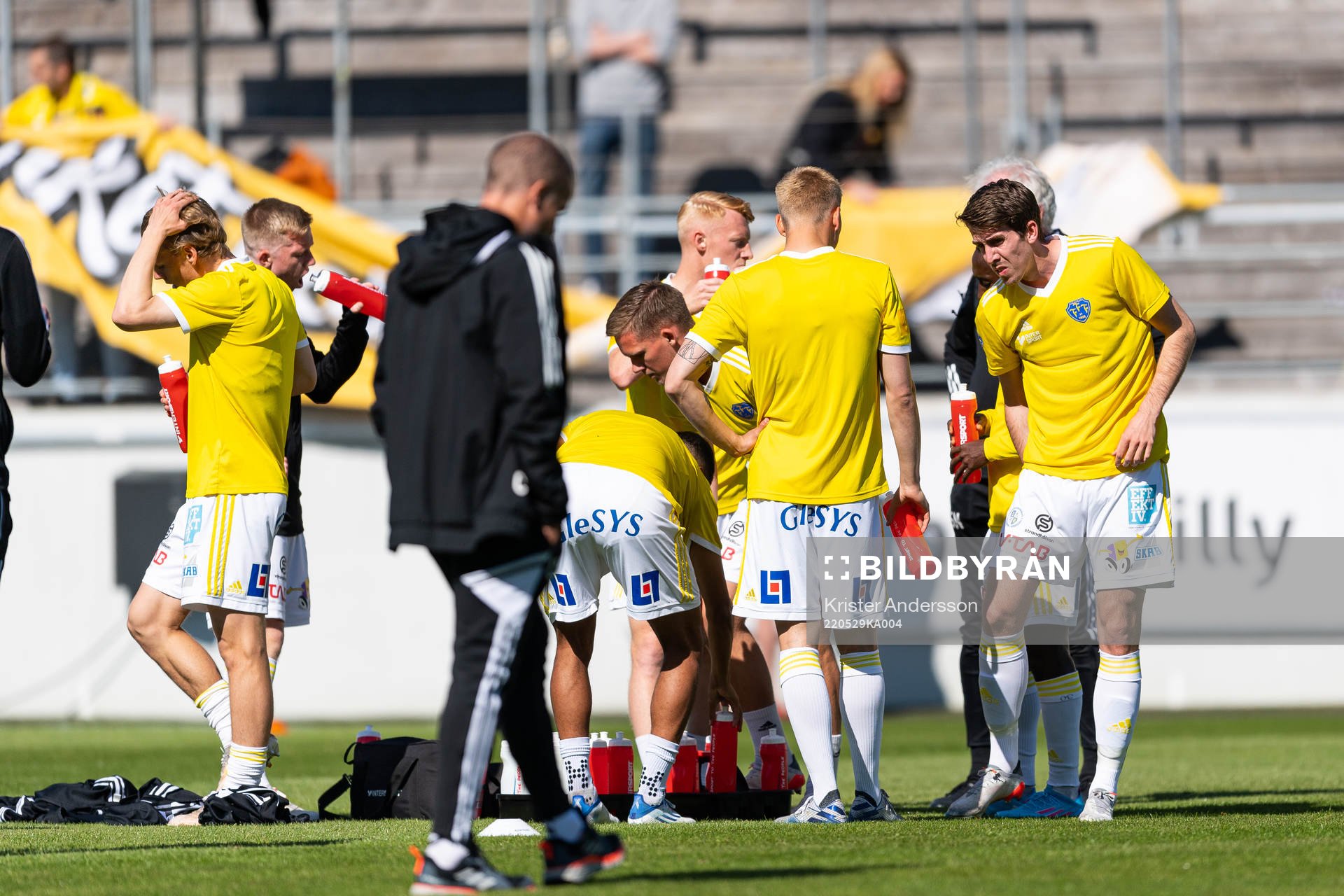 Falkenbergs spelare före fotbollsmatchen i Ettan södra