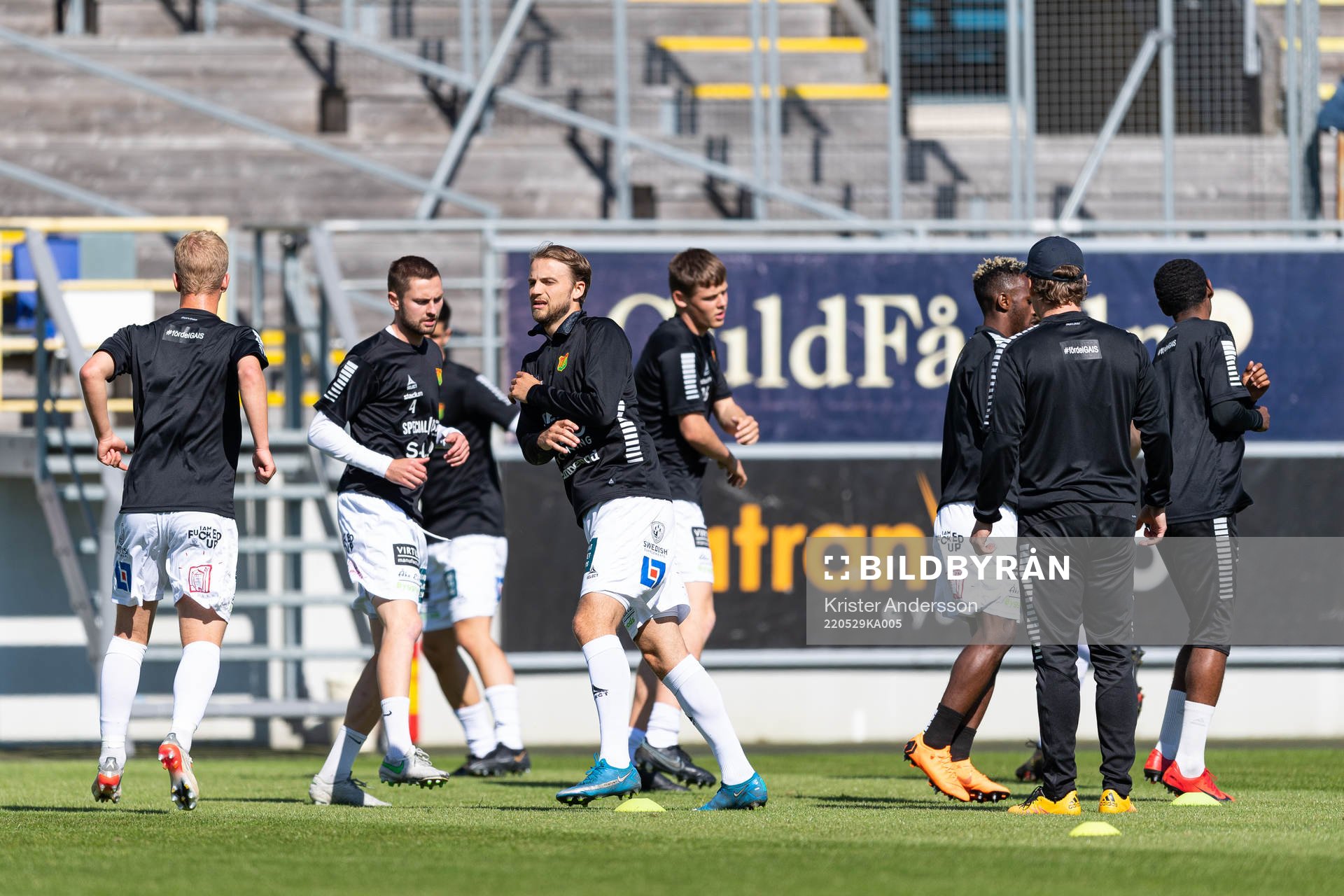 GAIS spelare före fotbollsmatchen i Ettan södra mellan