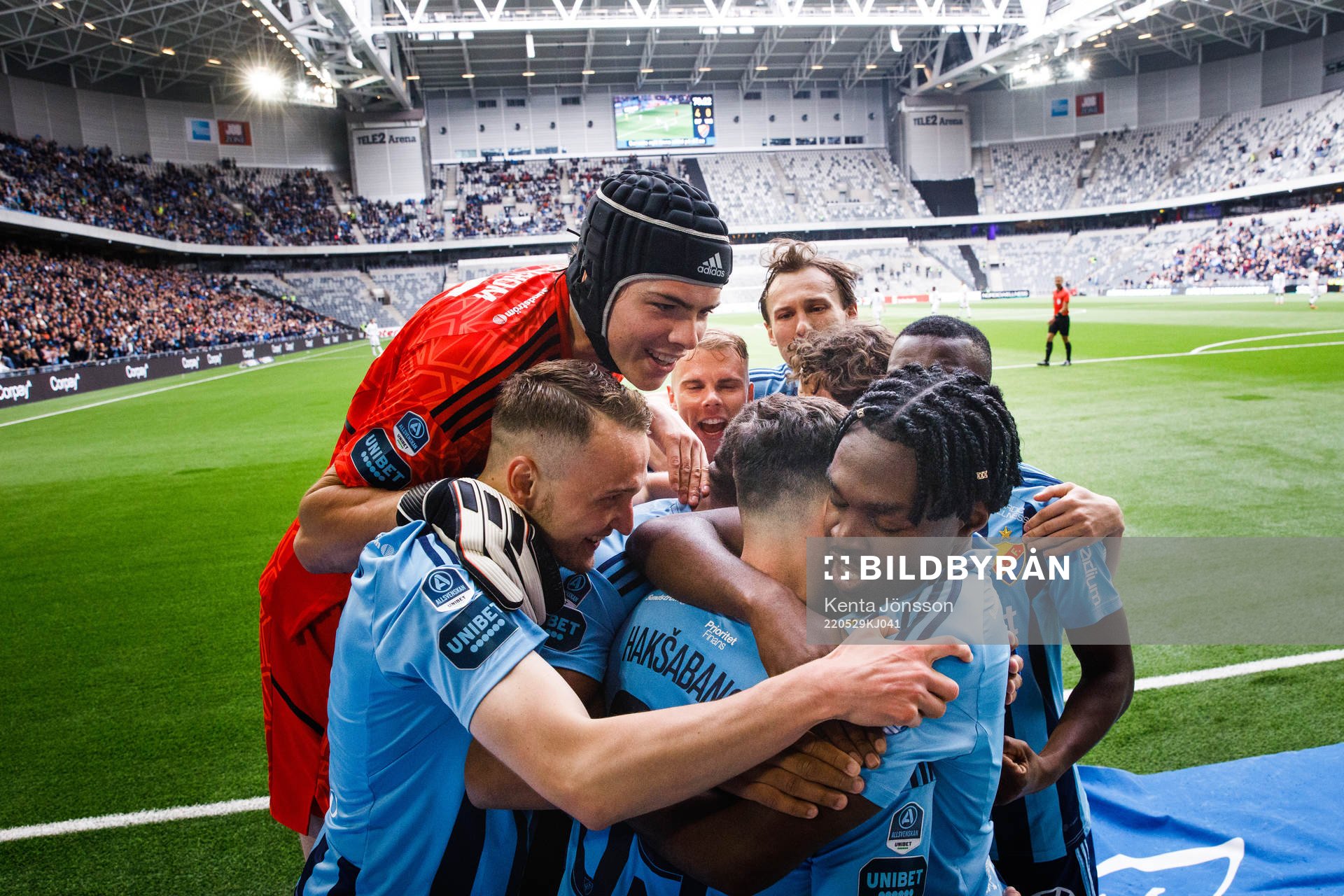 Djurgårdens Joel Asoro jublar med Sead Haksabanovic, Piotr