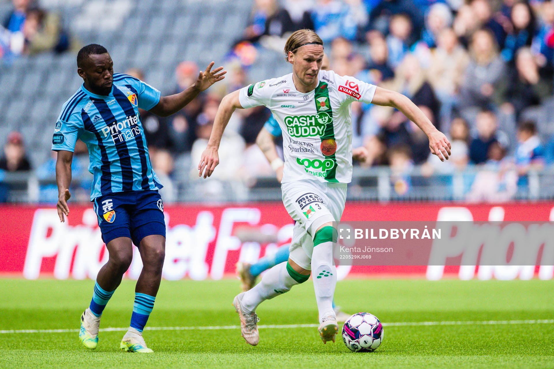 Varbergs Hampus Zachrisson och Djurgårdens Emmanuel Banda