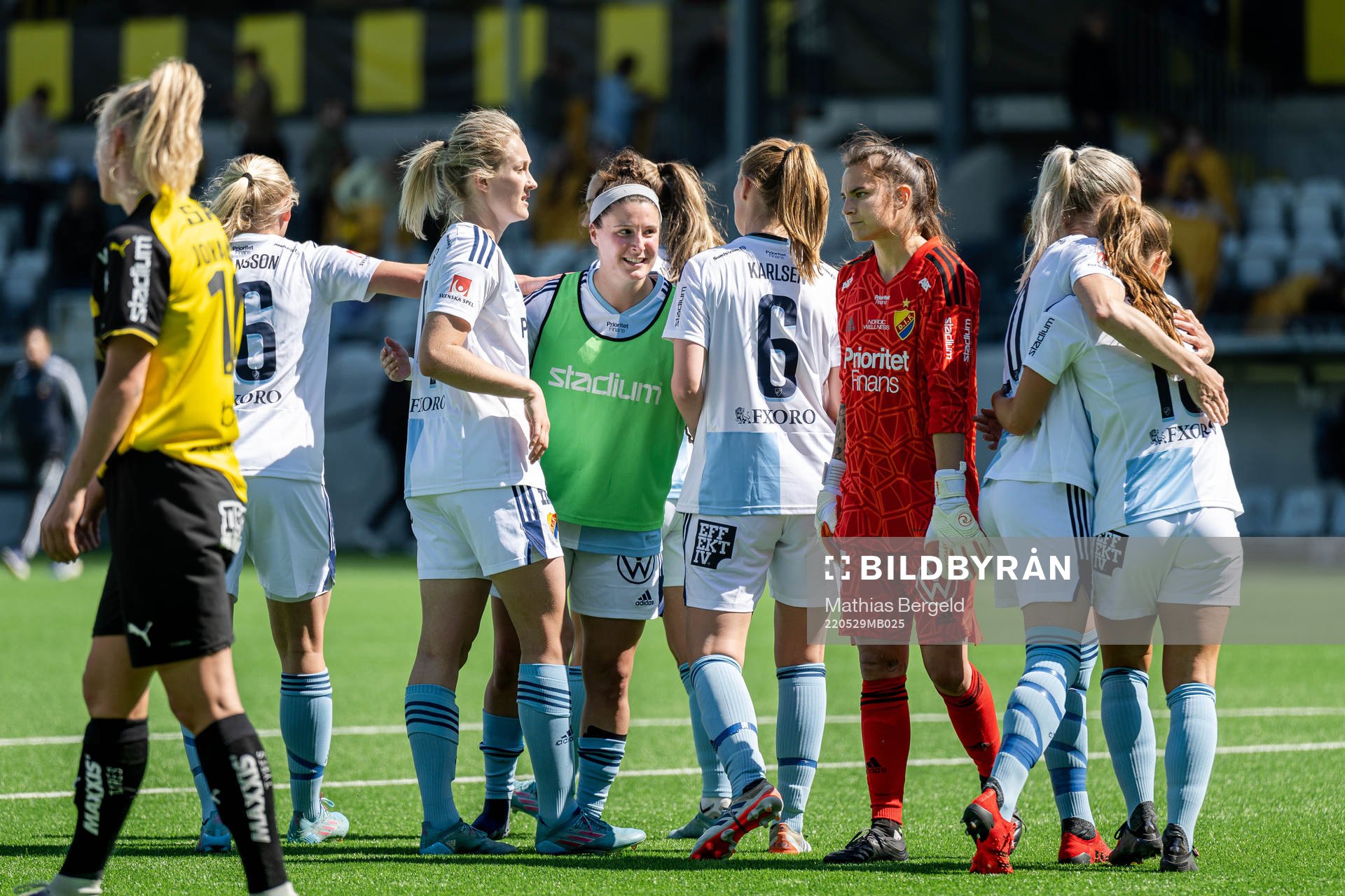 Djurgårdens spelare jublar efter  fotbollsmatchen i Damallsvenskan mellan Häcken och Djurgården den 29 maj 2022 i Göteborg. 