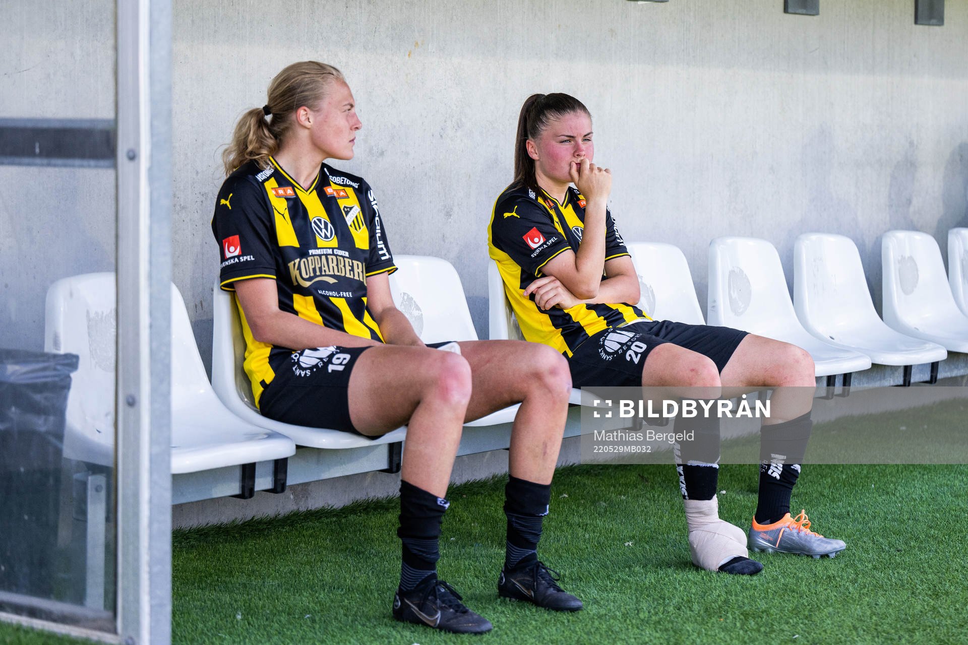 Häckens Elma Junttila Nelhage och Hanna Wijk deppar