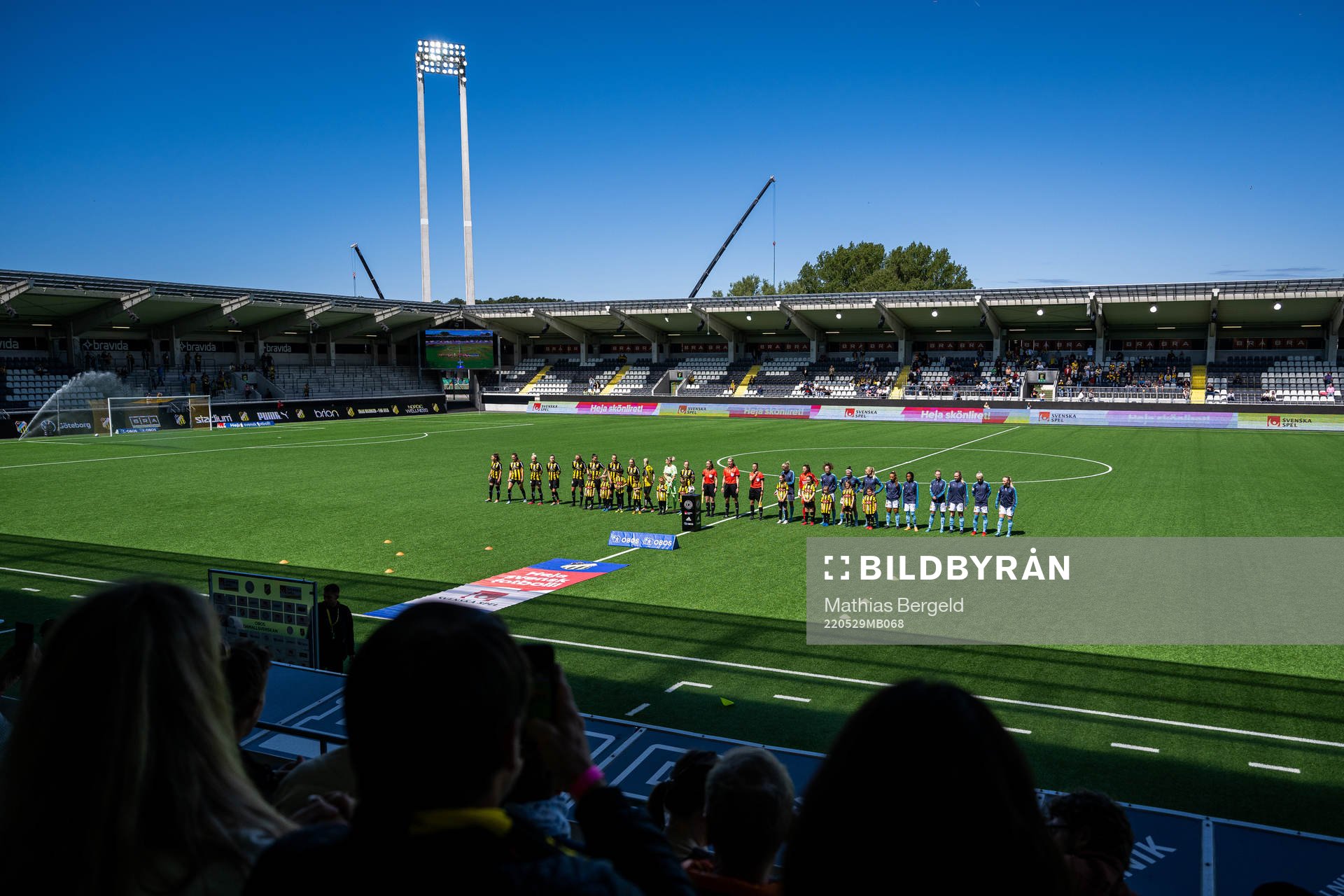 Häckens och Djurgårdens spelare vid line up