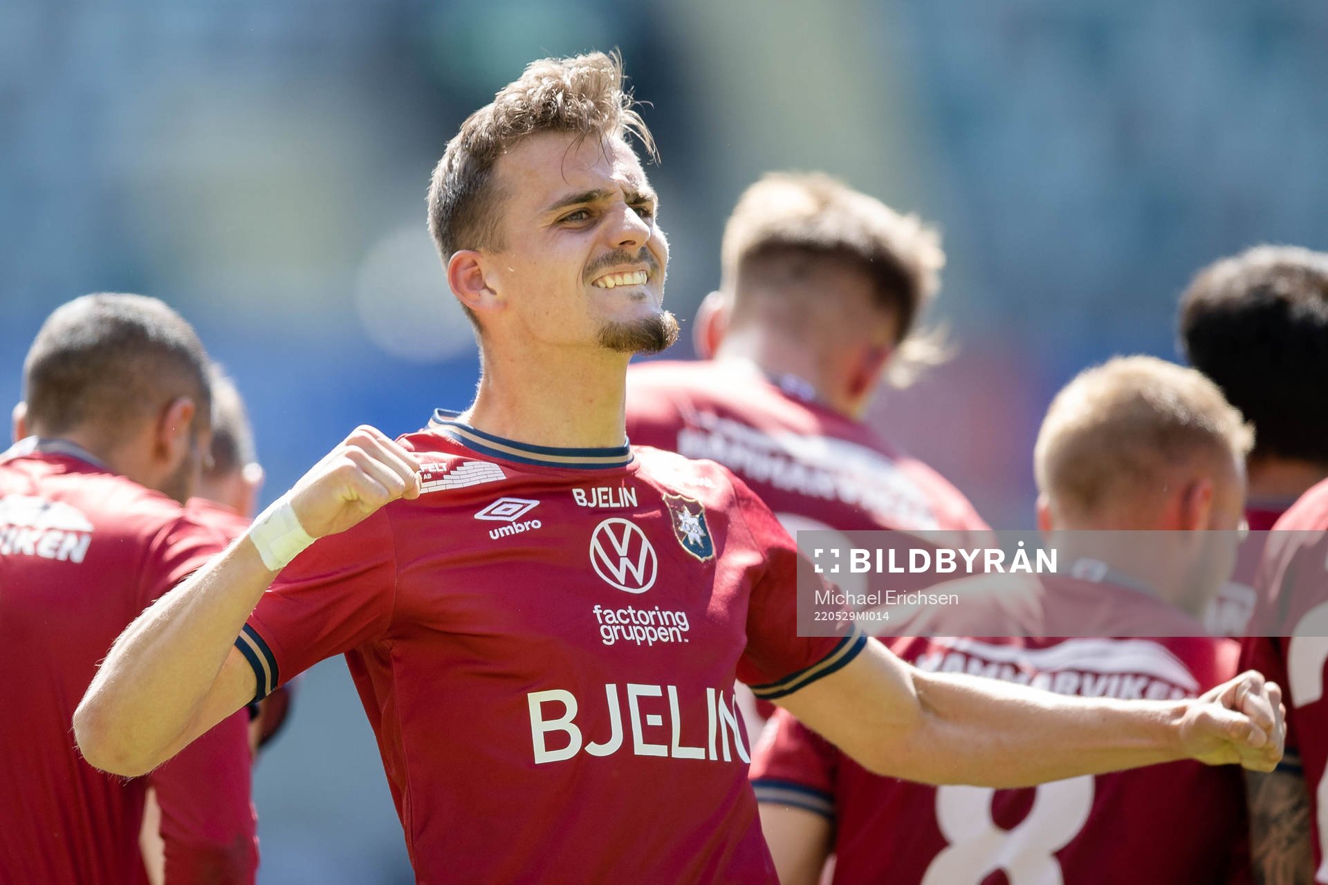 Örgrytes Ajdin Zeljkovic jublar med lagkamrater