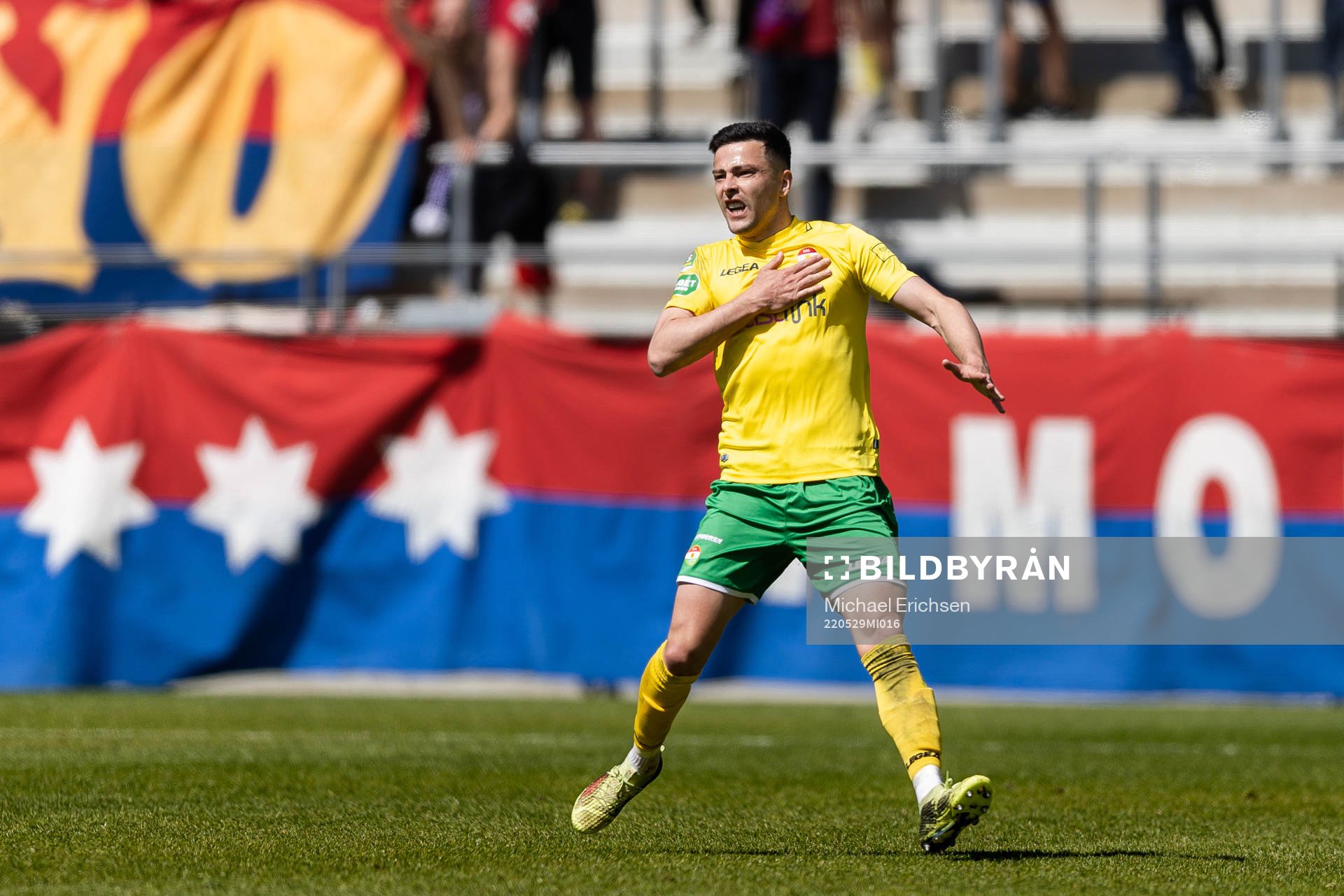 Dalkurds Ezequiel Montagna jublar