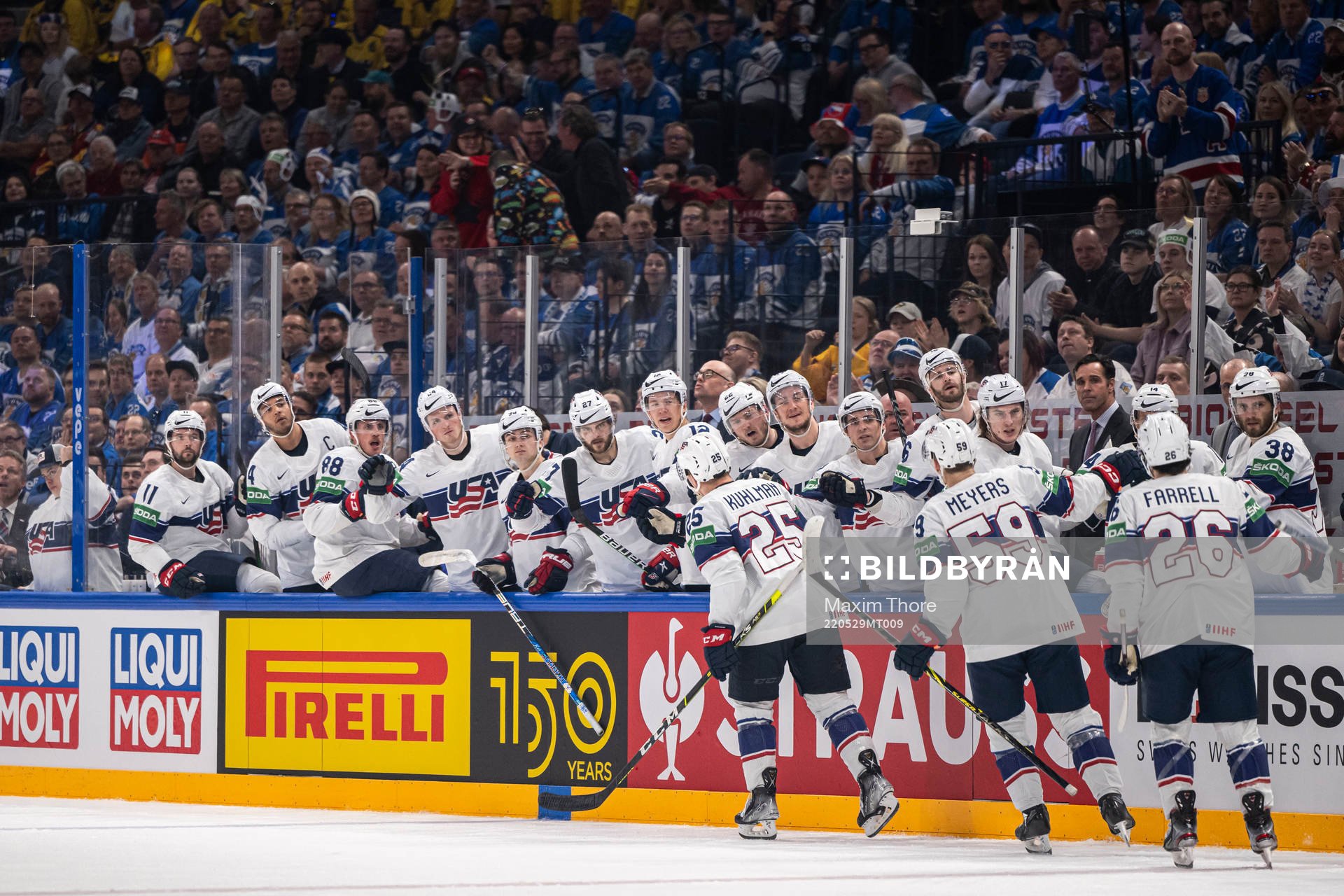Karson Kaulman of USA celebrate with teammates