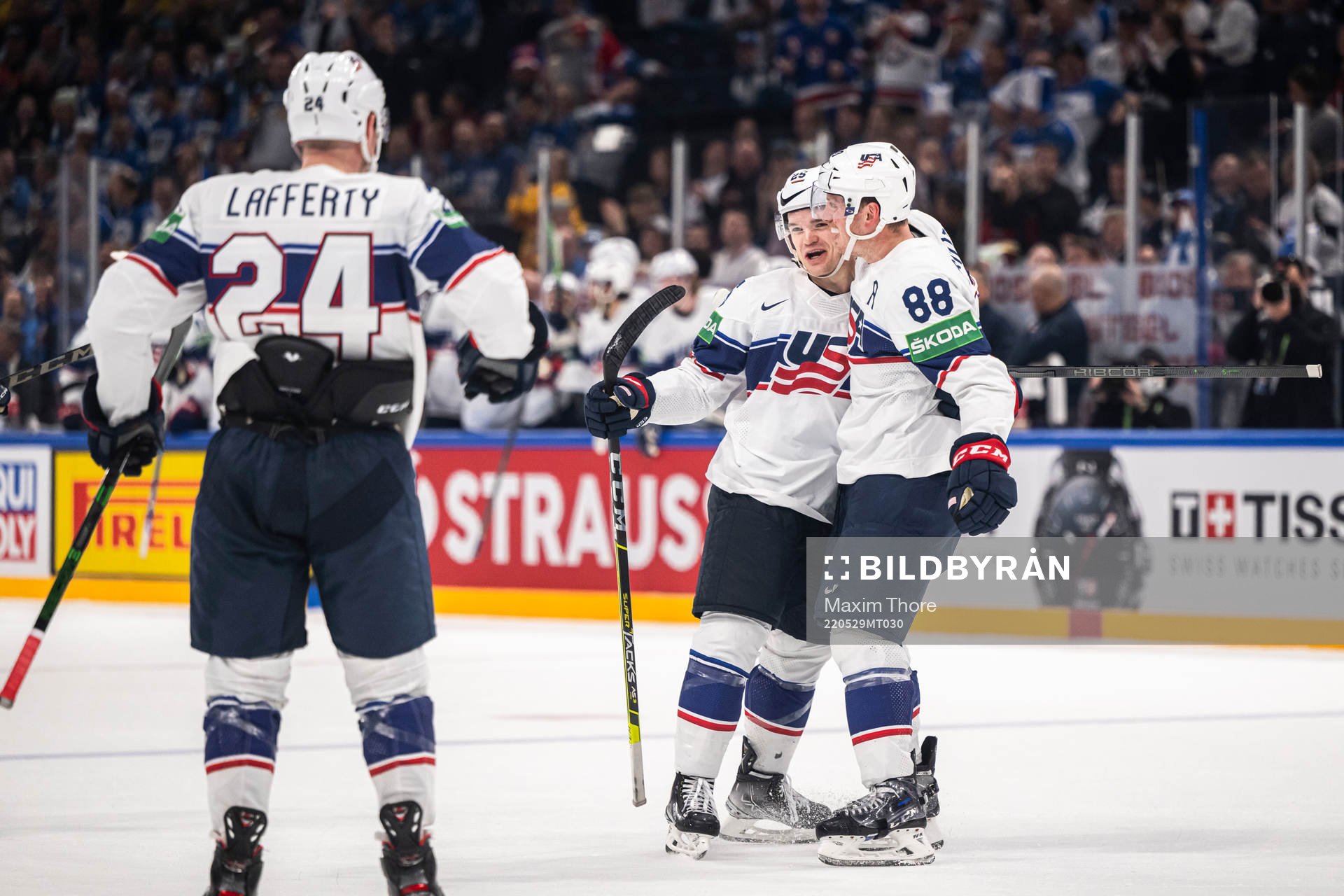Karson Kaulman of USA celebrate with teammates
