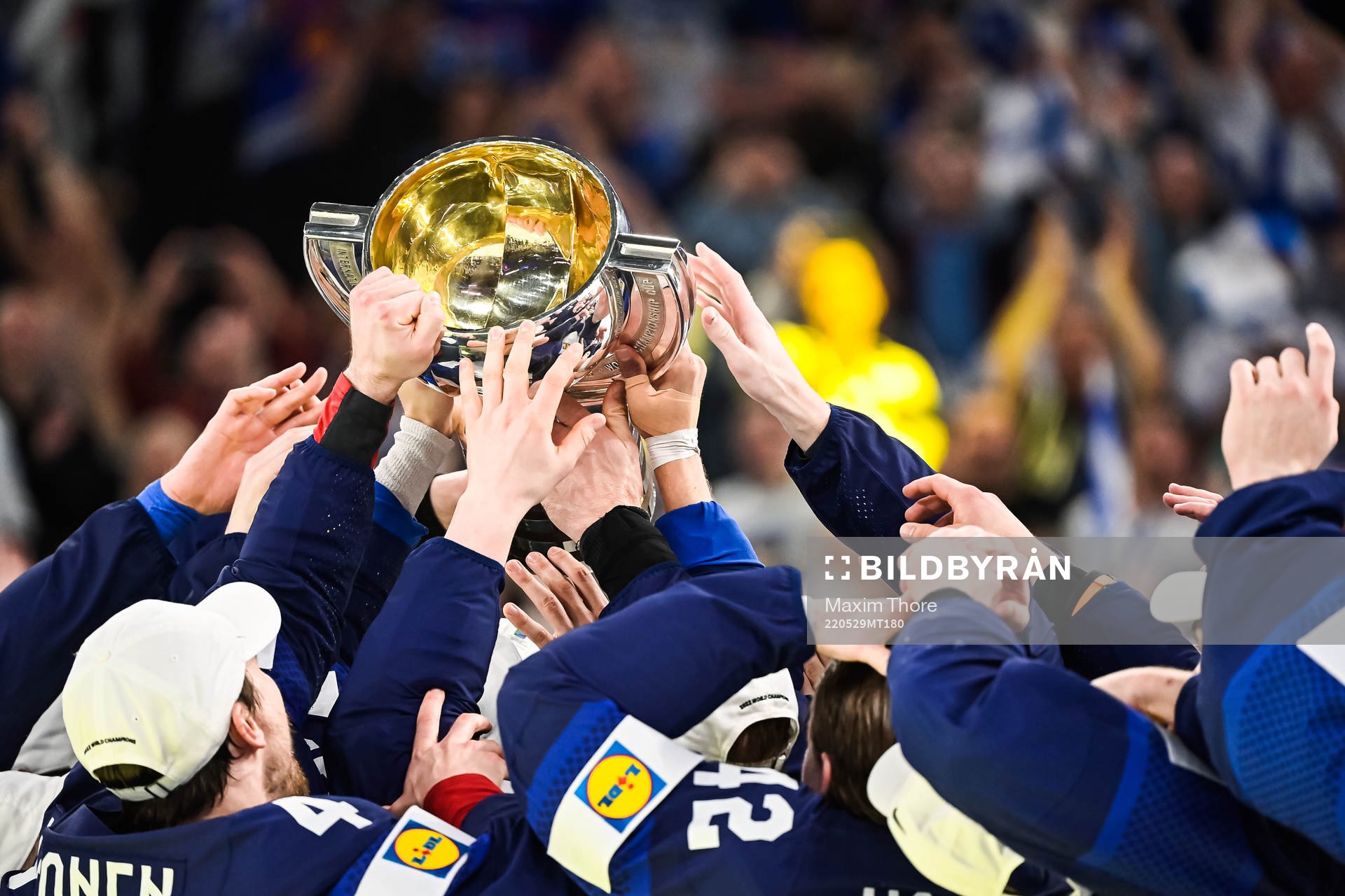 Players of Finland celebrating with the cup