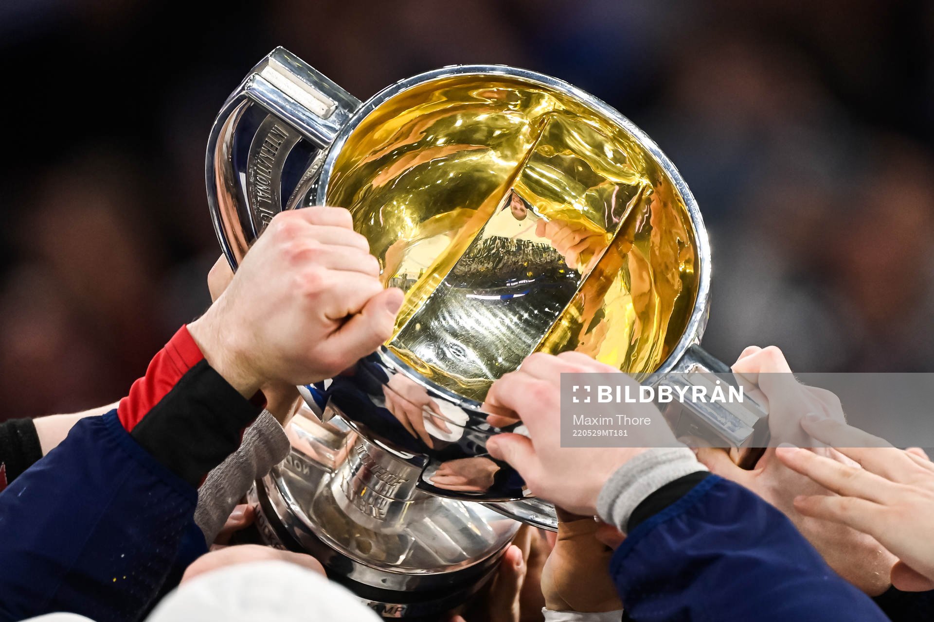 Players of Finland celebrating with the cup