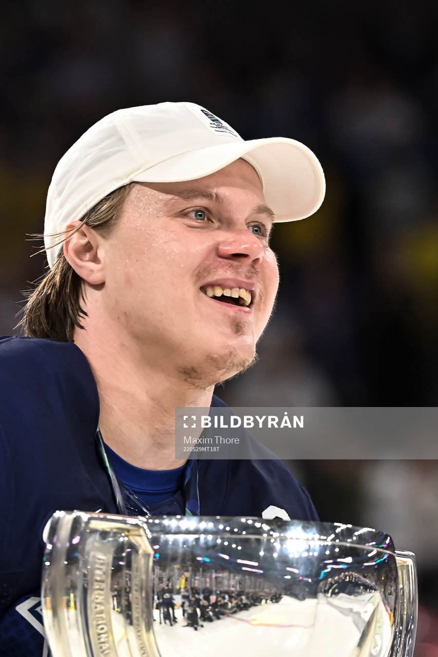 Mikael Granlund of Finland celebrate with the trophy