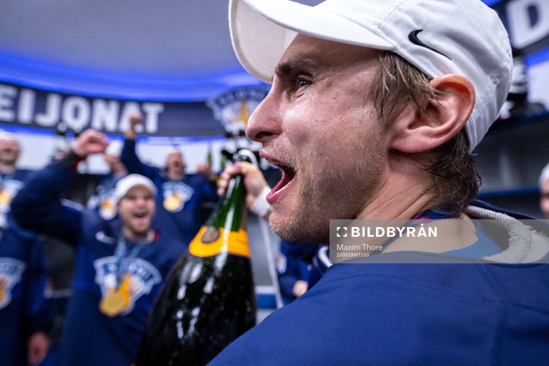 Valtteri Filppula of Finland celebrate in the locker room