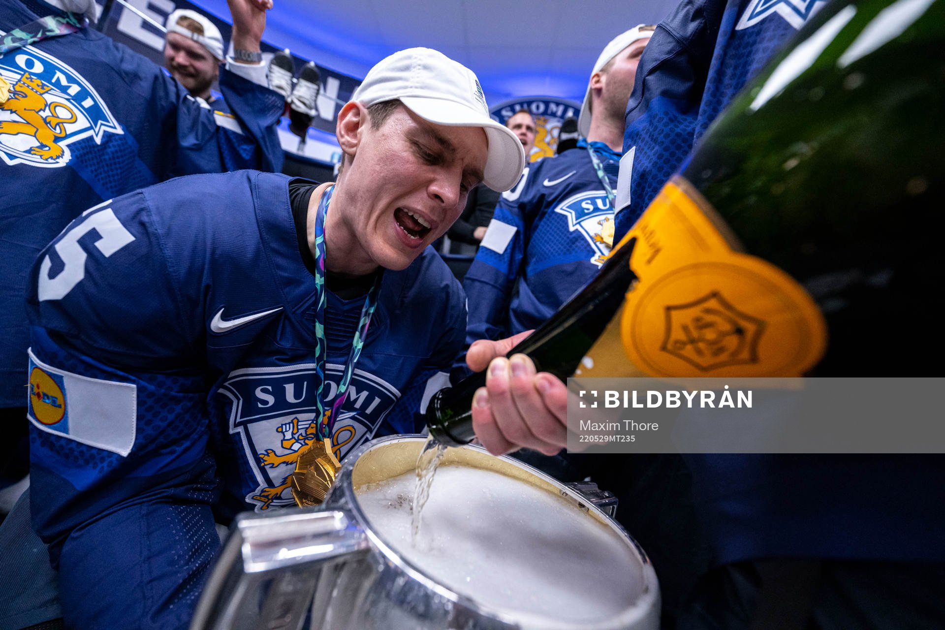 Valtteri Filppula of Finland celebrate in the locker room