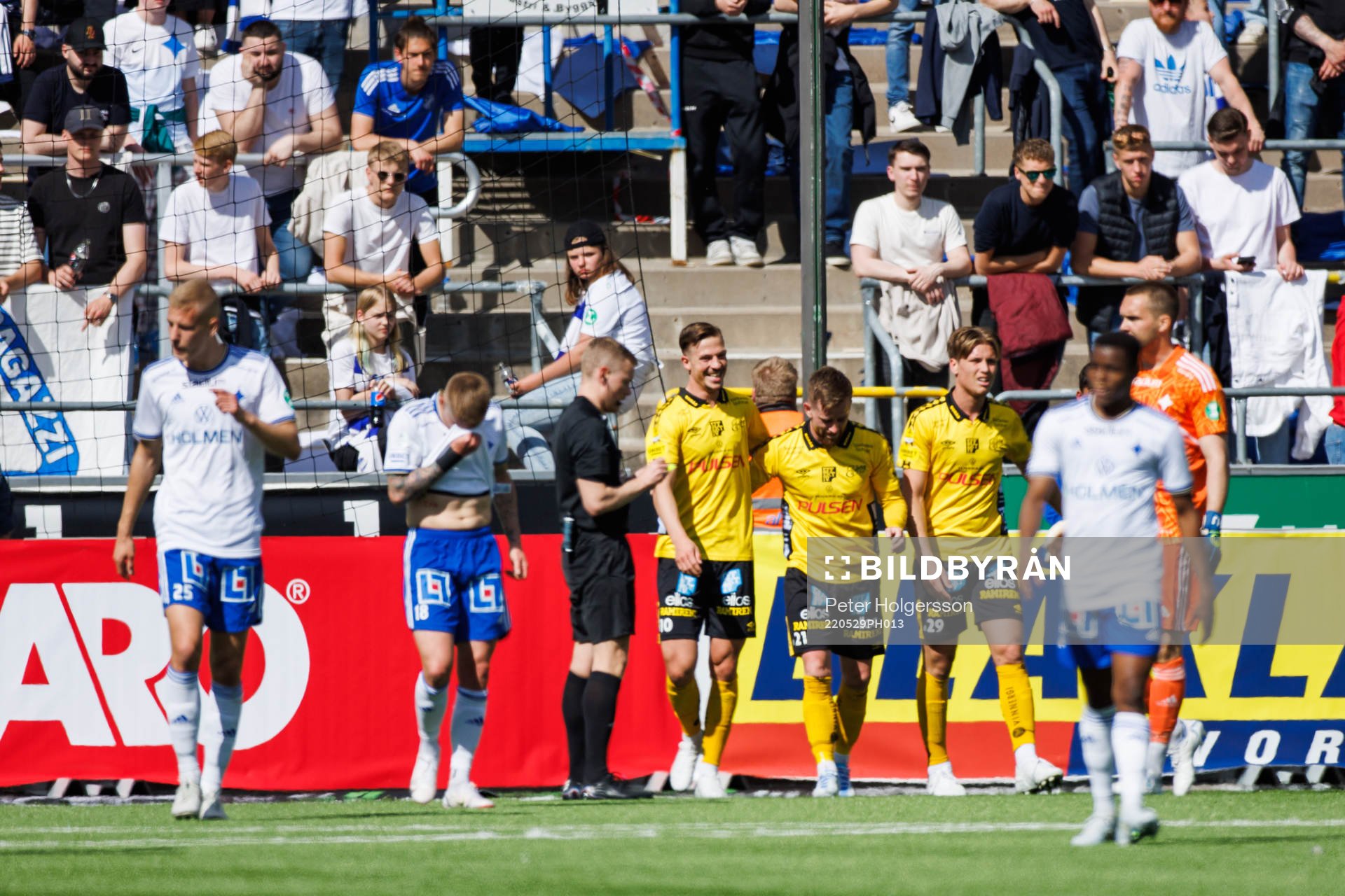 Elfsborgs Rasmus Alm jublar med lagkamrater