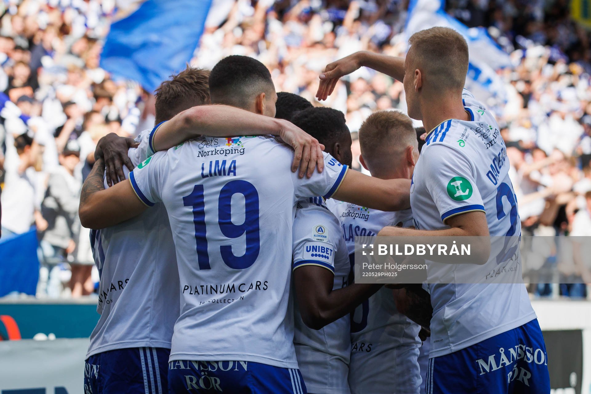 IFK Norrköpings Christoffer Nyman jublar med lagkamrater