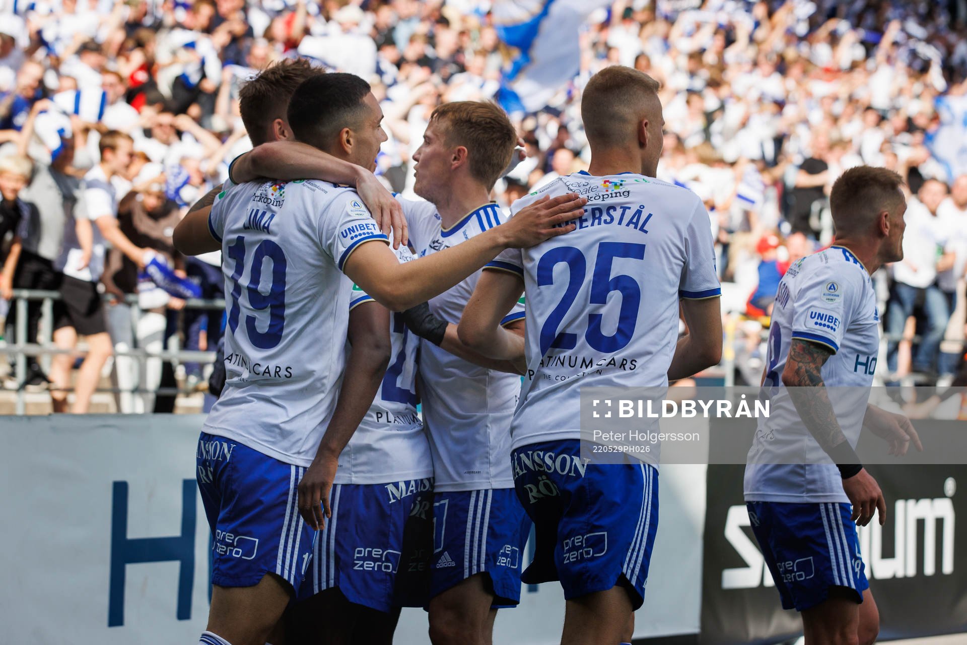 IFK Norrköpings Christoffer Nyman jublar med lagkamrater