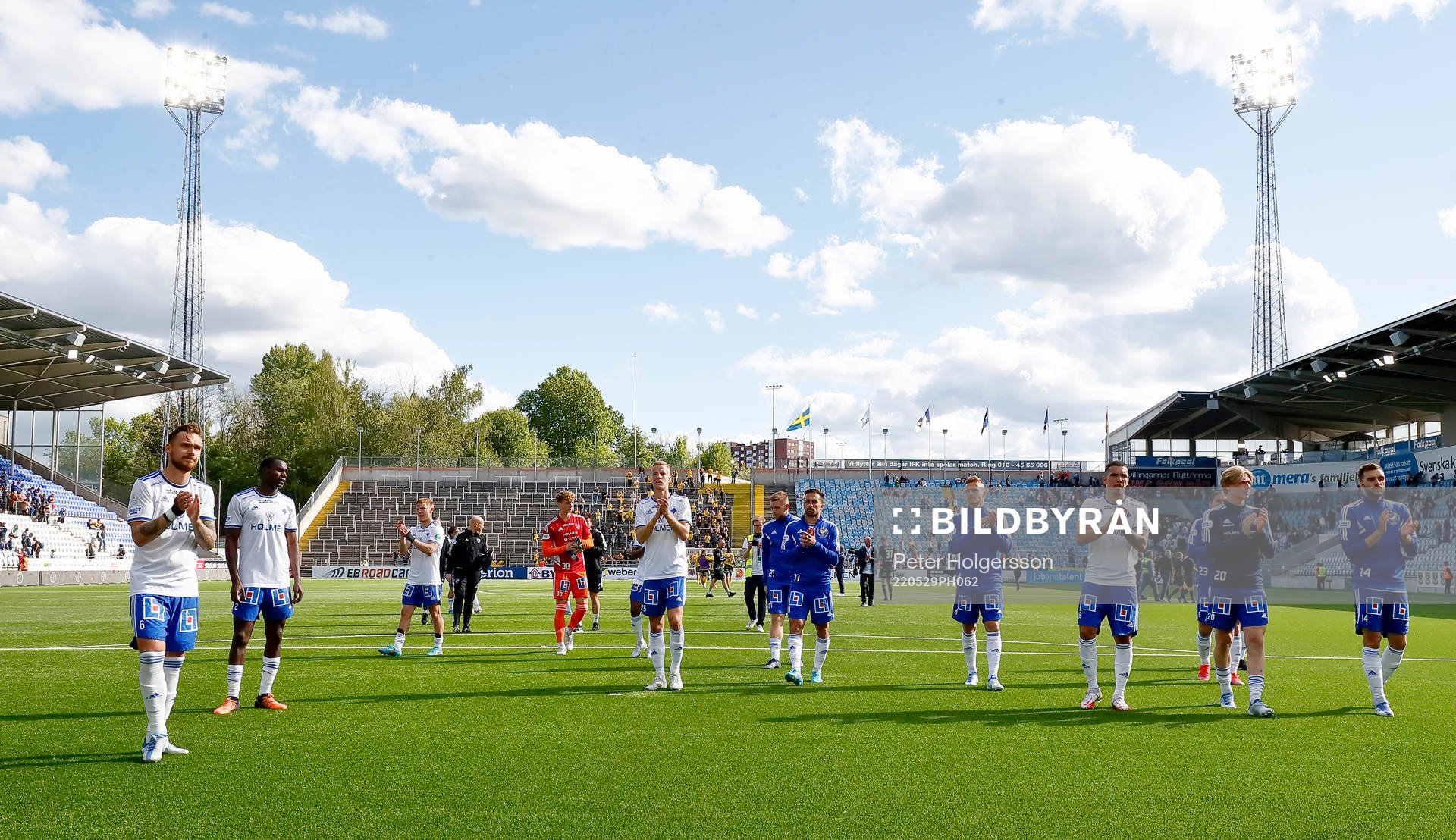 IFK Norrköpings spelare tackar publiken