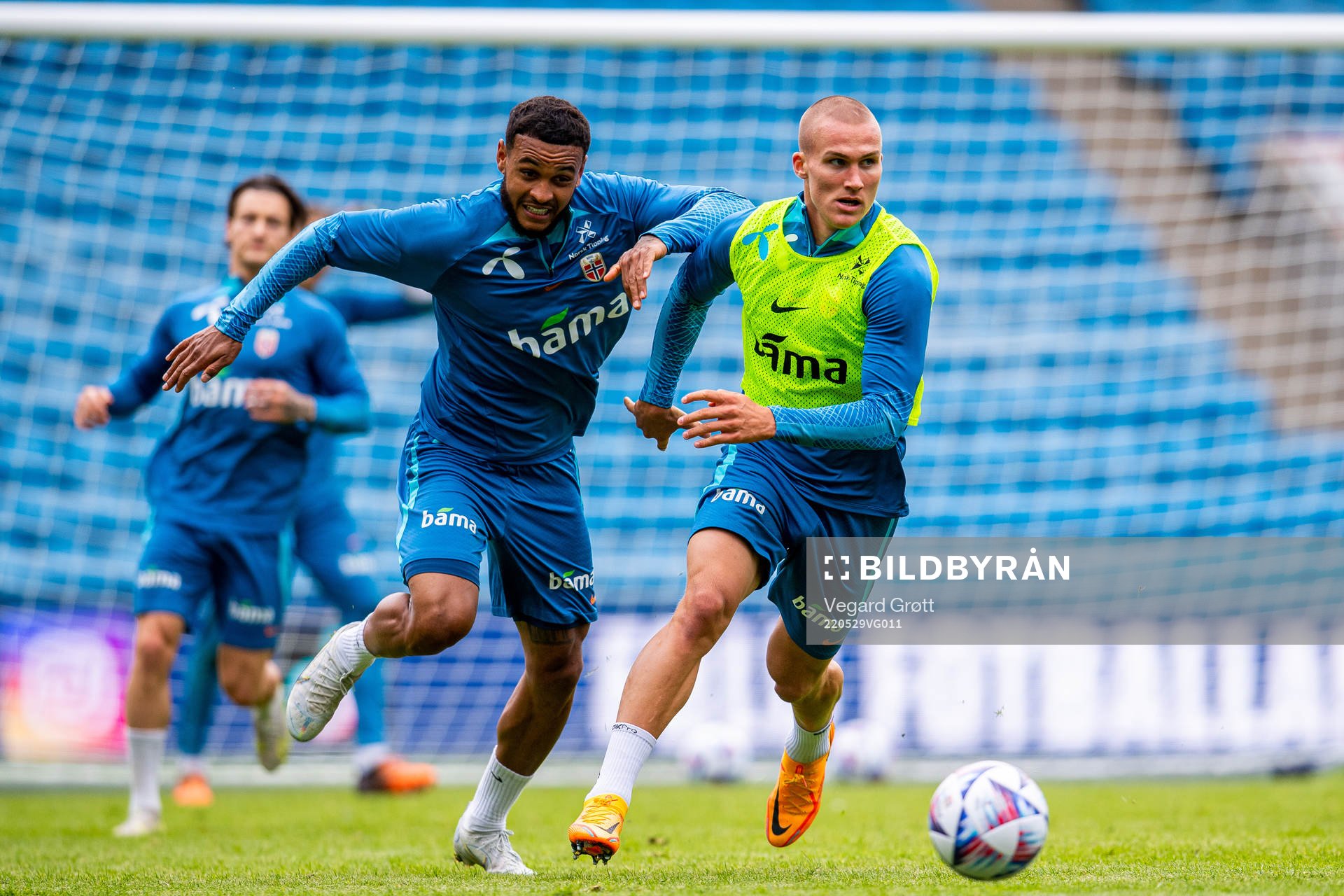 Joshua King and Leo Østigård of the Norwegian national