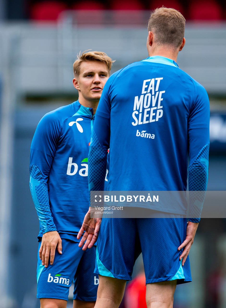 Martin Ødegaard talks to Alexander Sørloth of the