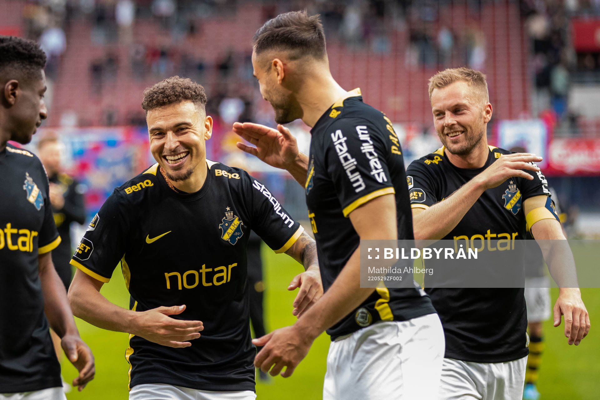 s Jordan Larsson och Sebastian Larsson jublar