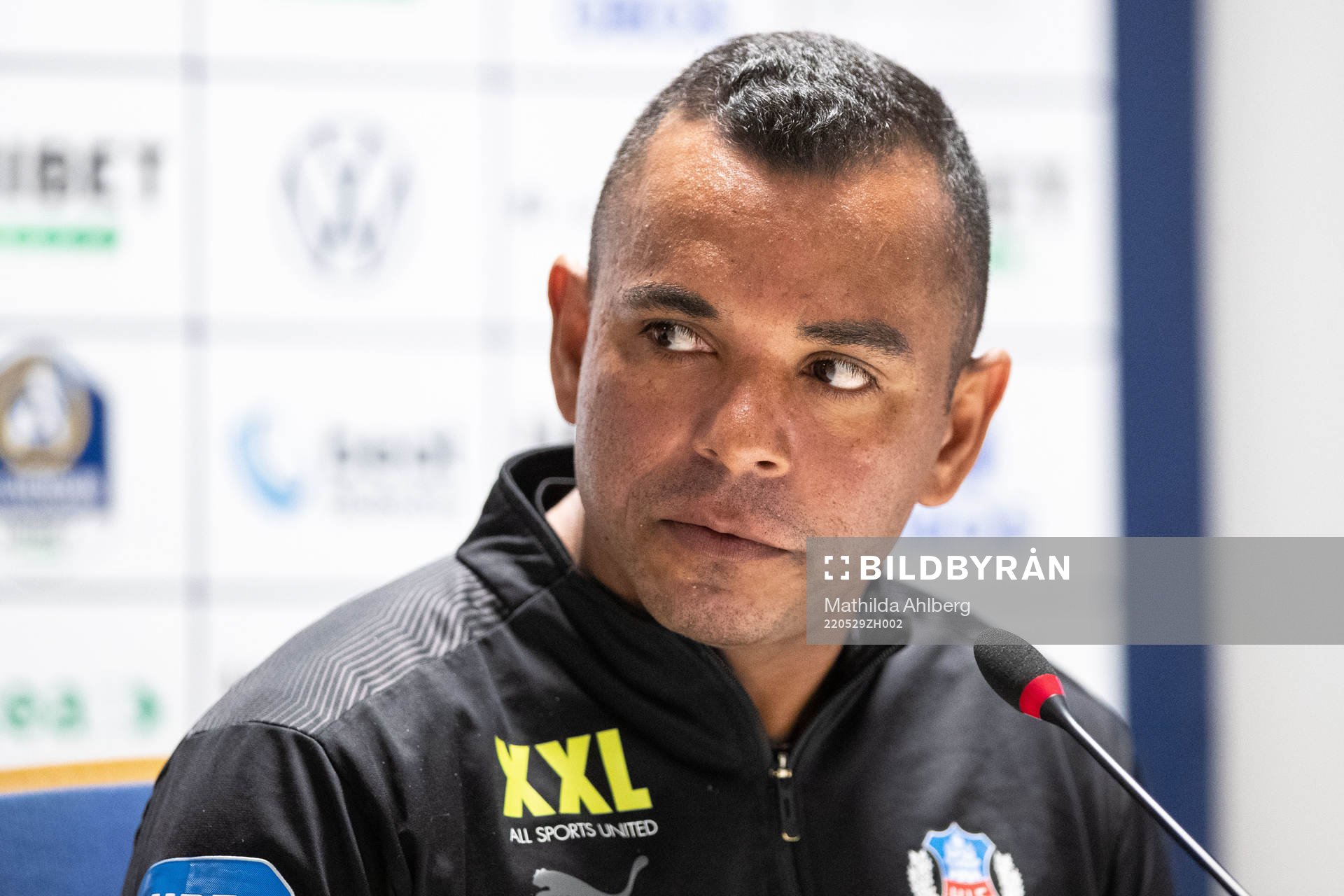 Helsingborgs tränare Alvaro Santos deppar