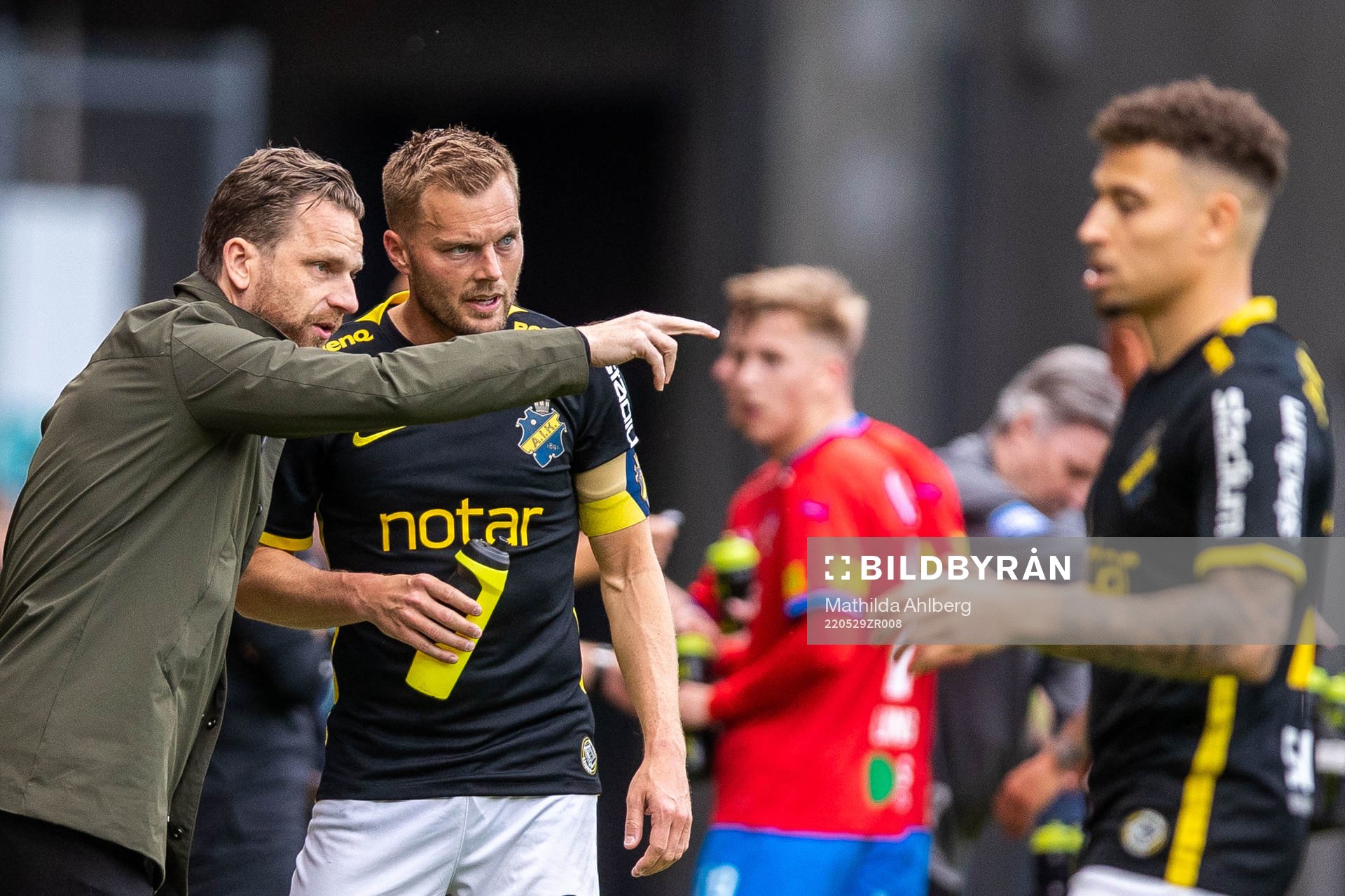 s tränare Bartosz Grzelak och Sebastian Larsson