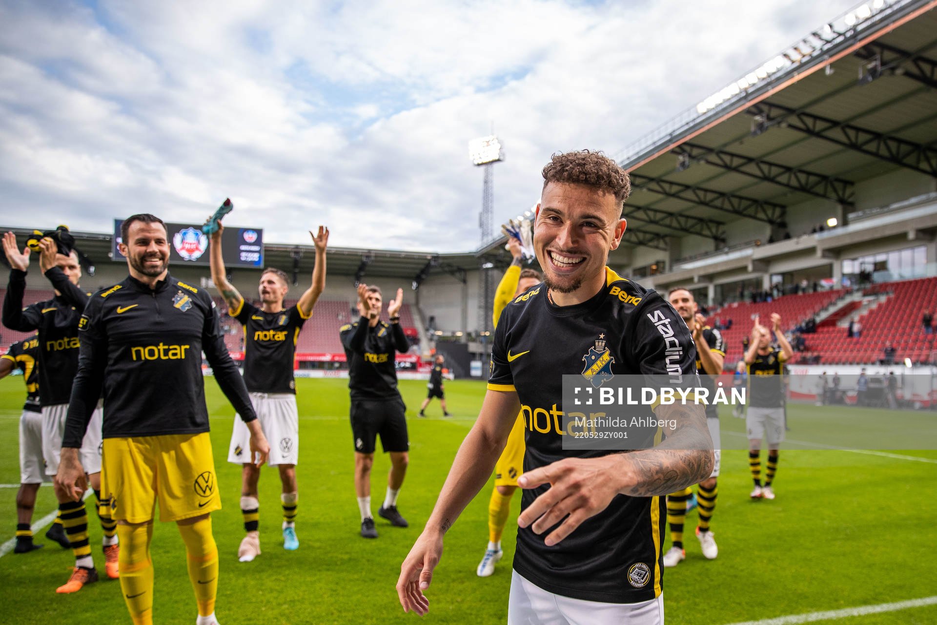 s Jordan Larsson jublar