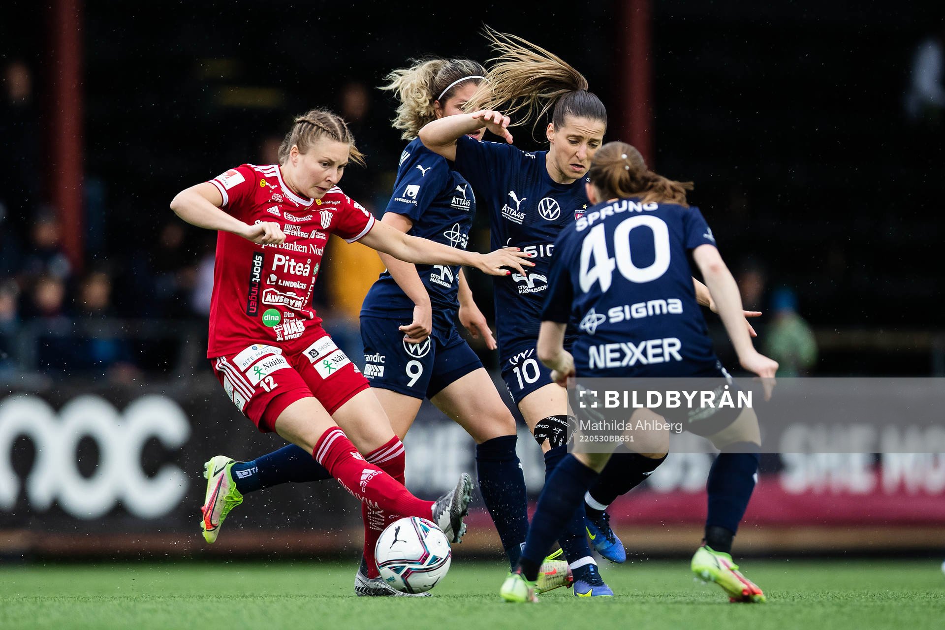 Piteås Fanny Andersson och FC Rosengårds Jelena Cankovic