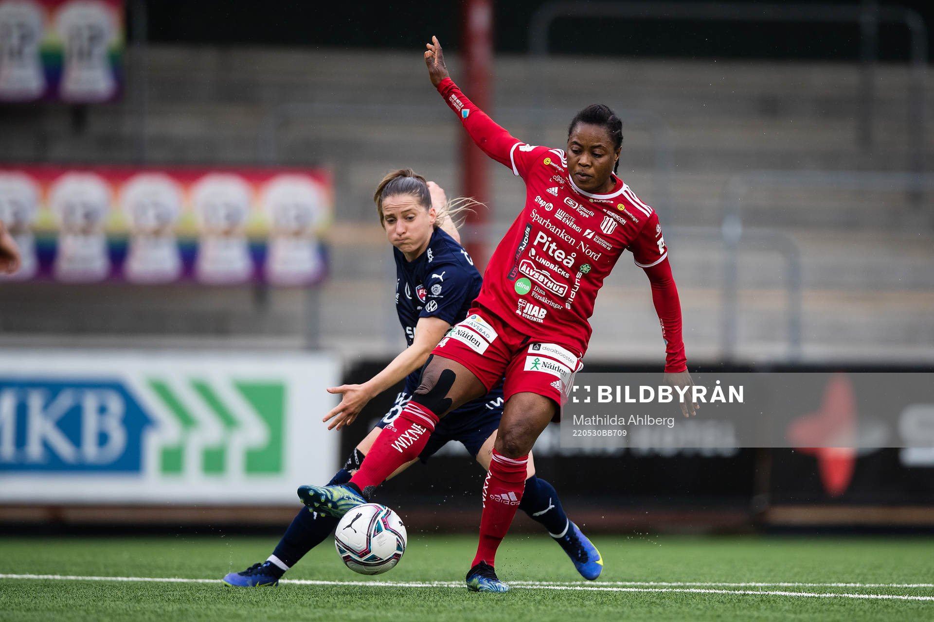 FC Rosengårds Jelena Cankovic och Piteås Faith Ikidi