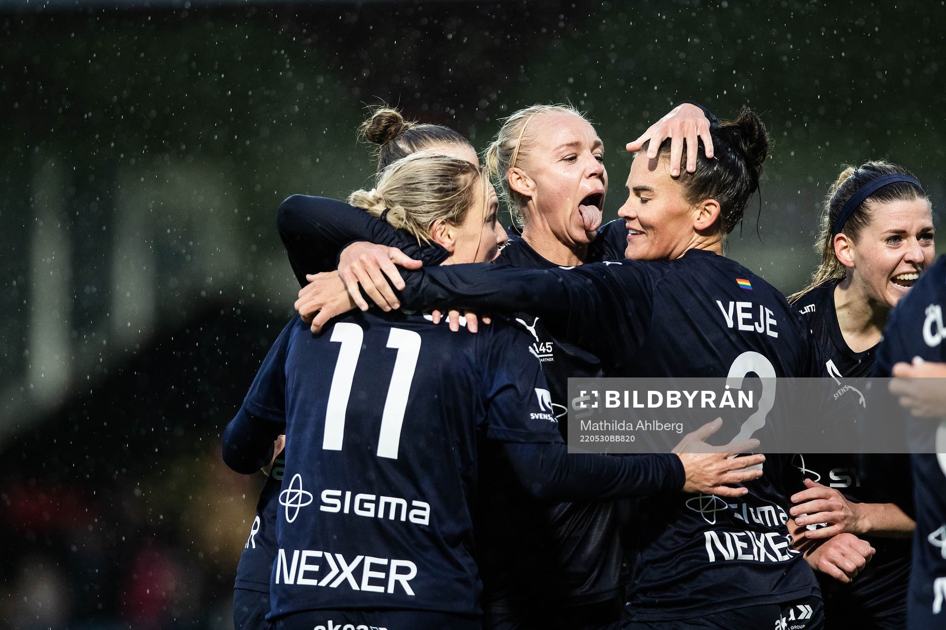 FC Rosengårds Caroline Seger och Katrine Veje jublar