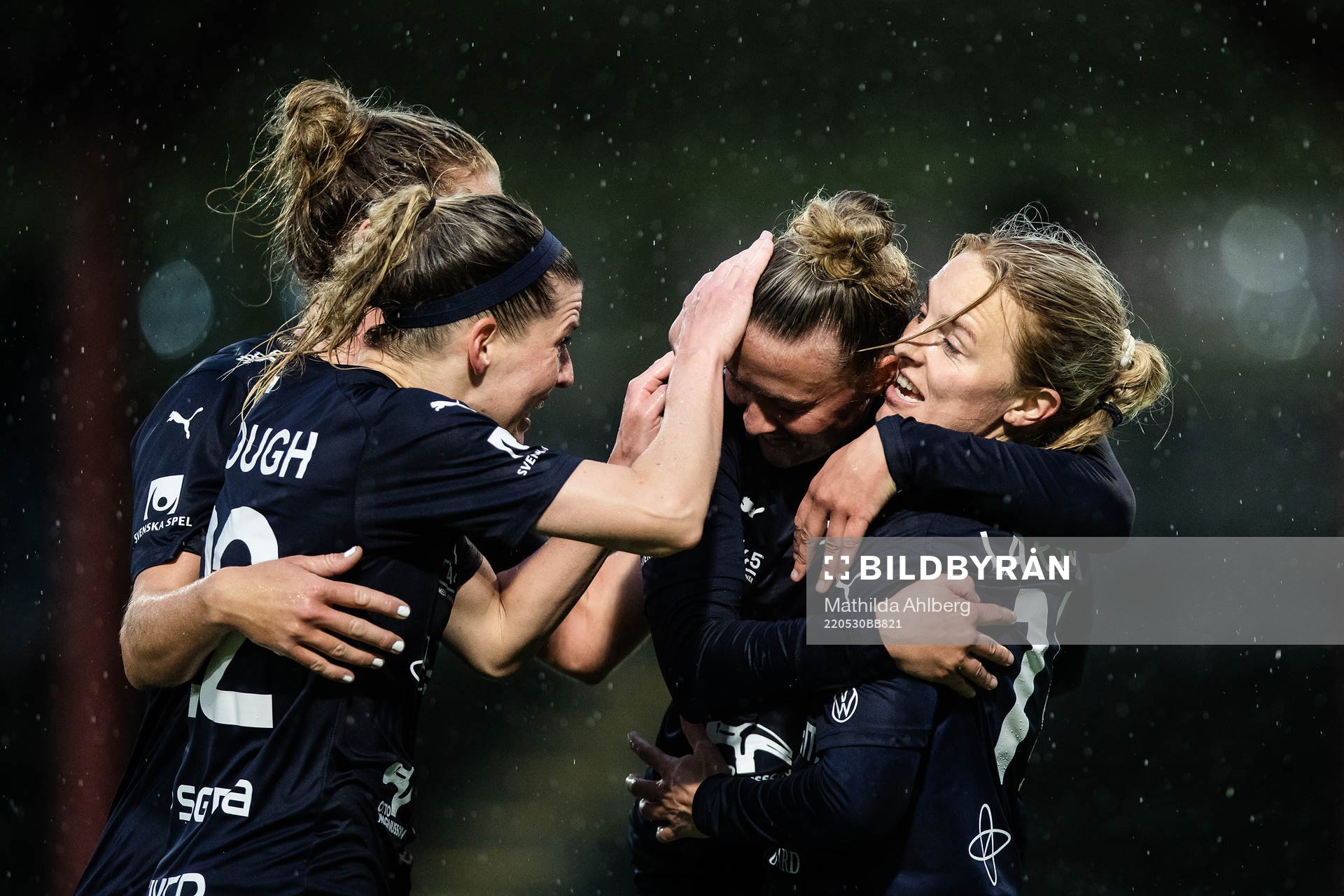 FC Rosengårds Stefanie Sanders och Mimmi Larsson jublar