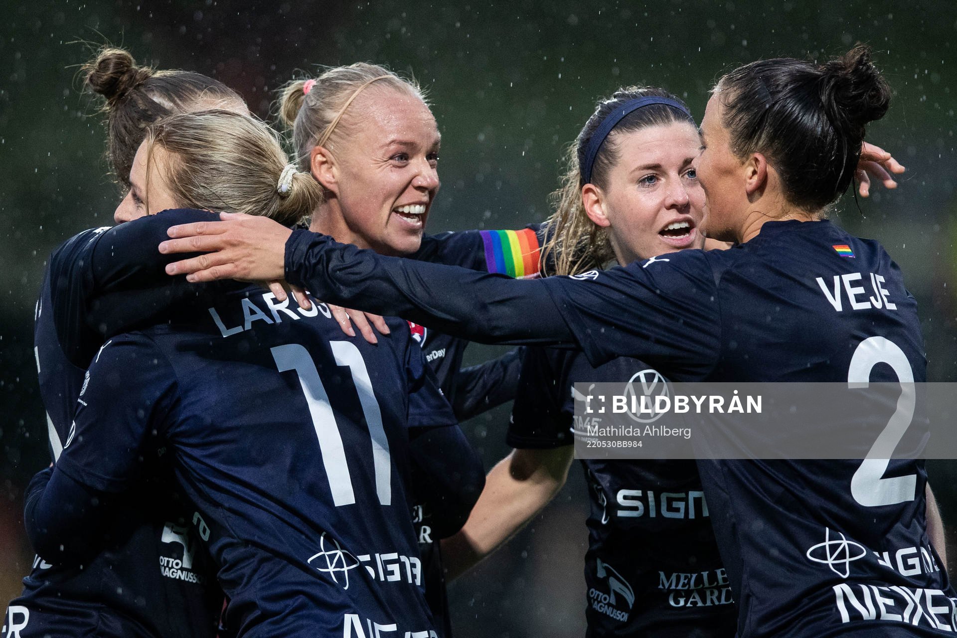 FC Rosengårds Caroline Seger och Olivia Schough jublar med