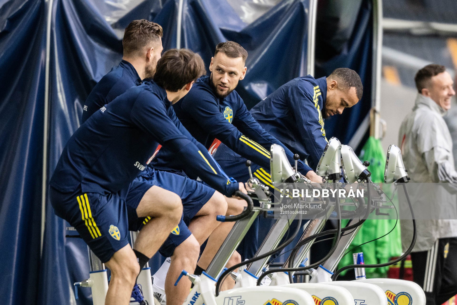 Alexander Milosevic and Robin Quaison of the Swedish