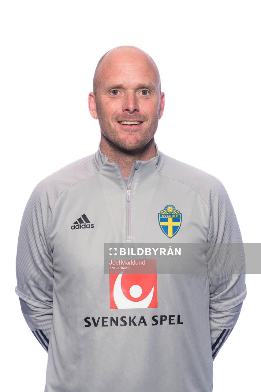 Physiotherapist Carl Persson of the Swedish national